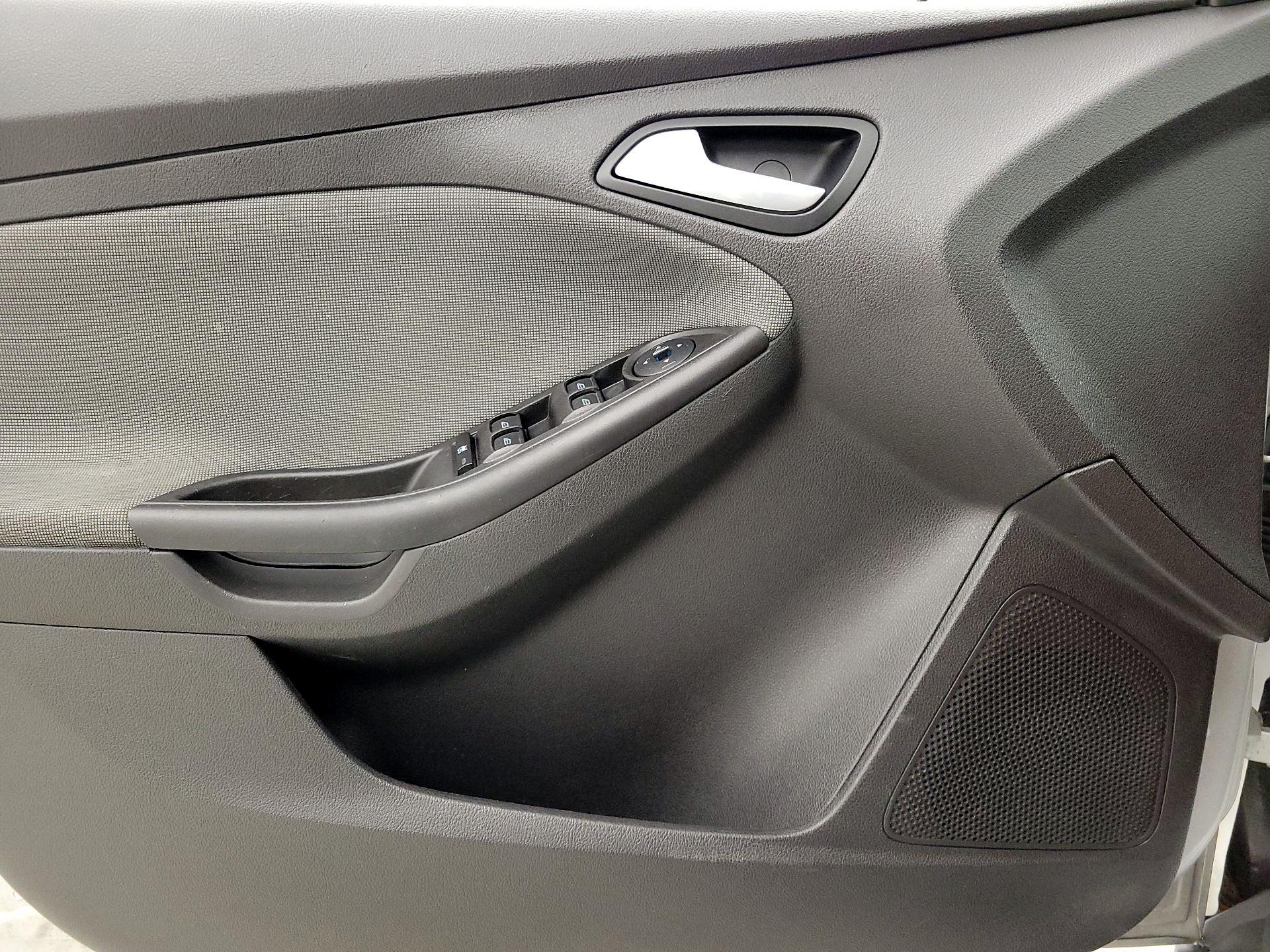 Thumbnail: 2014 Ford Focus - 12