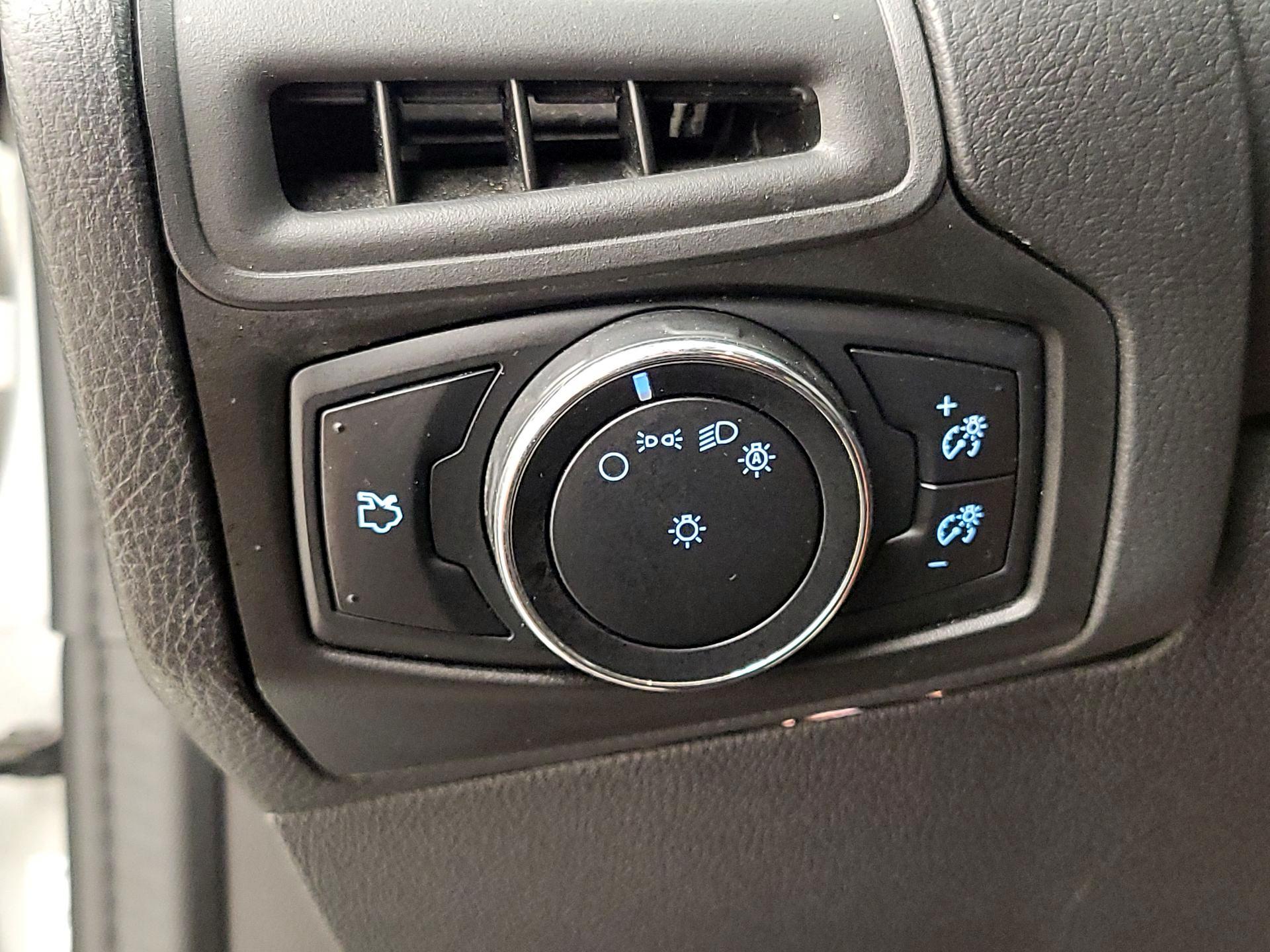 Thumbnail: 2014 Ford Focus - 13