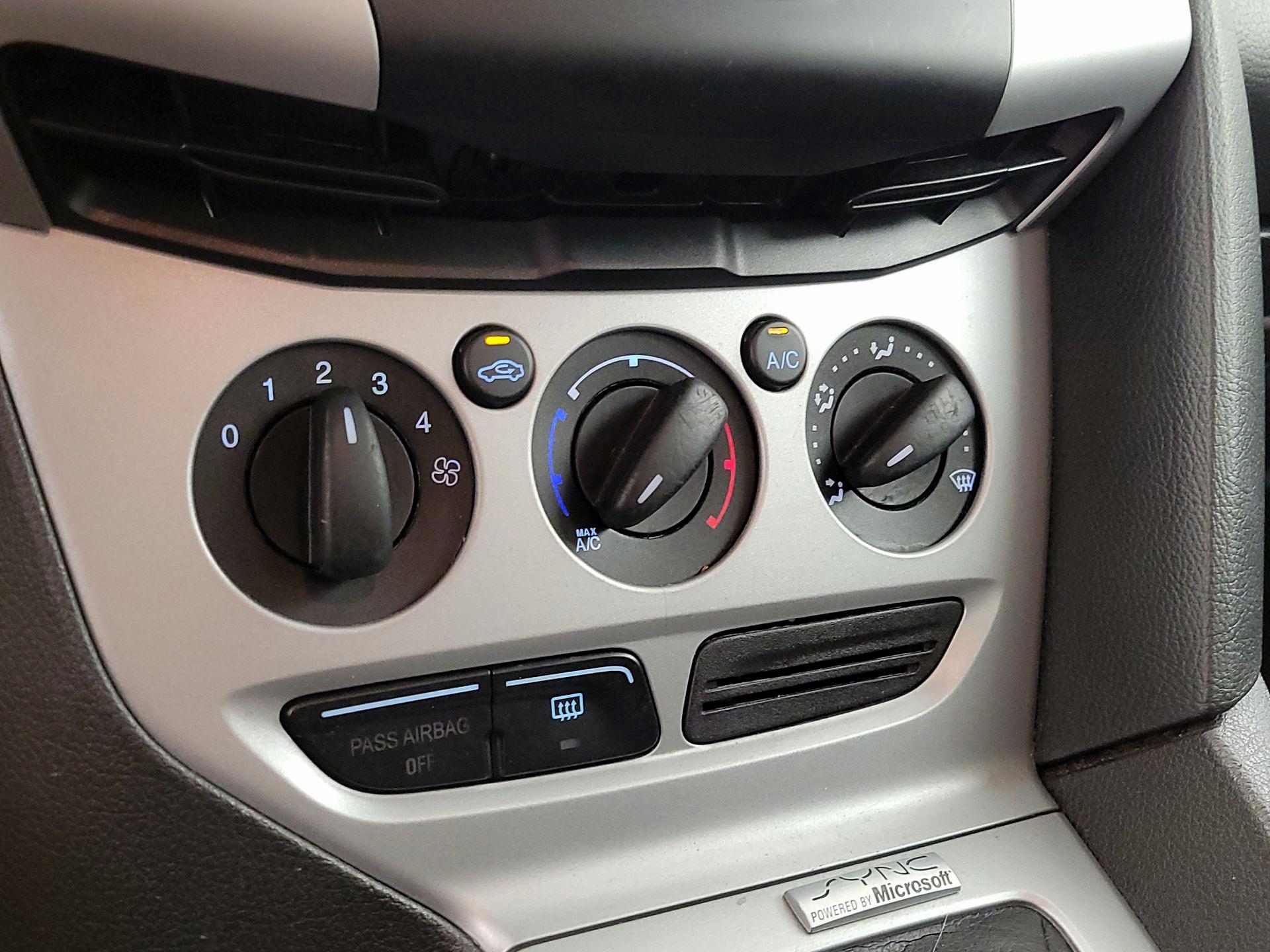 Thumbnail: 2014 Ford Focus - 15