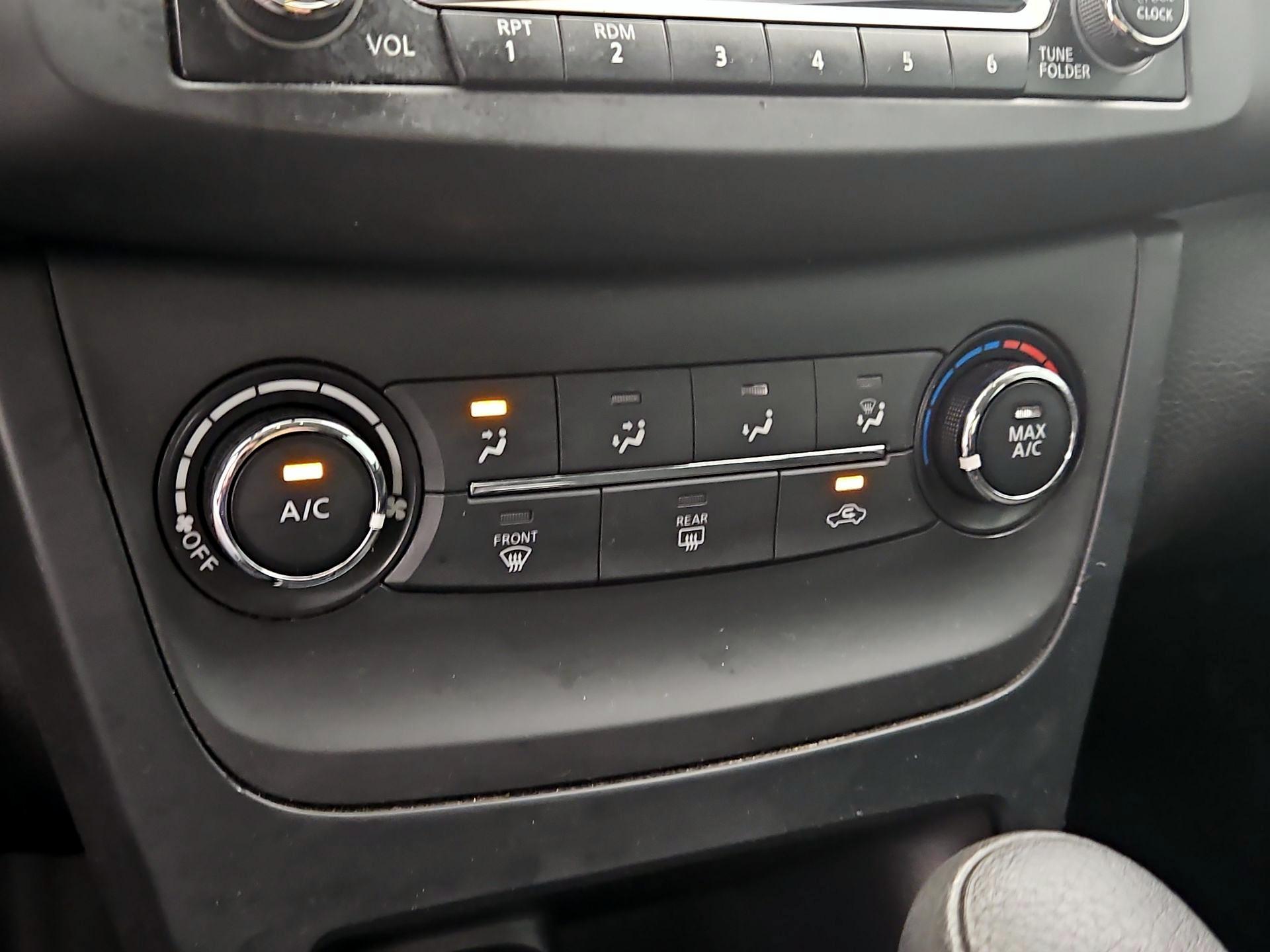 Thumbnail: 2018 Nissan Sentra - 16