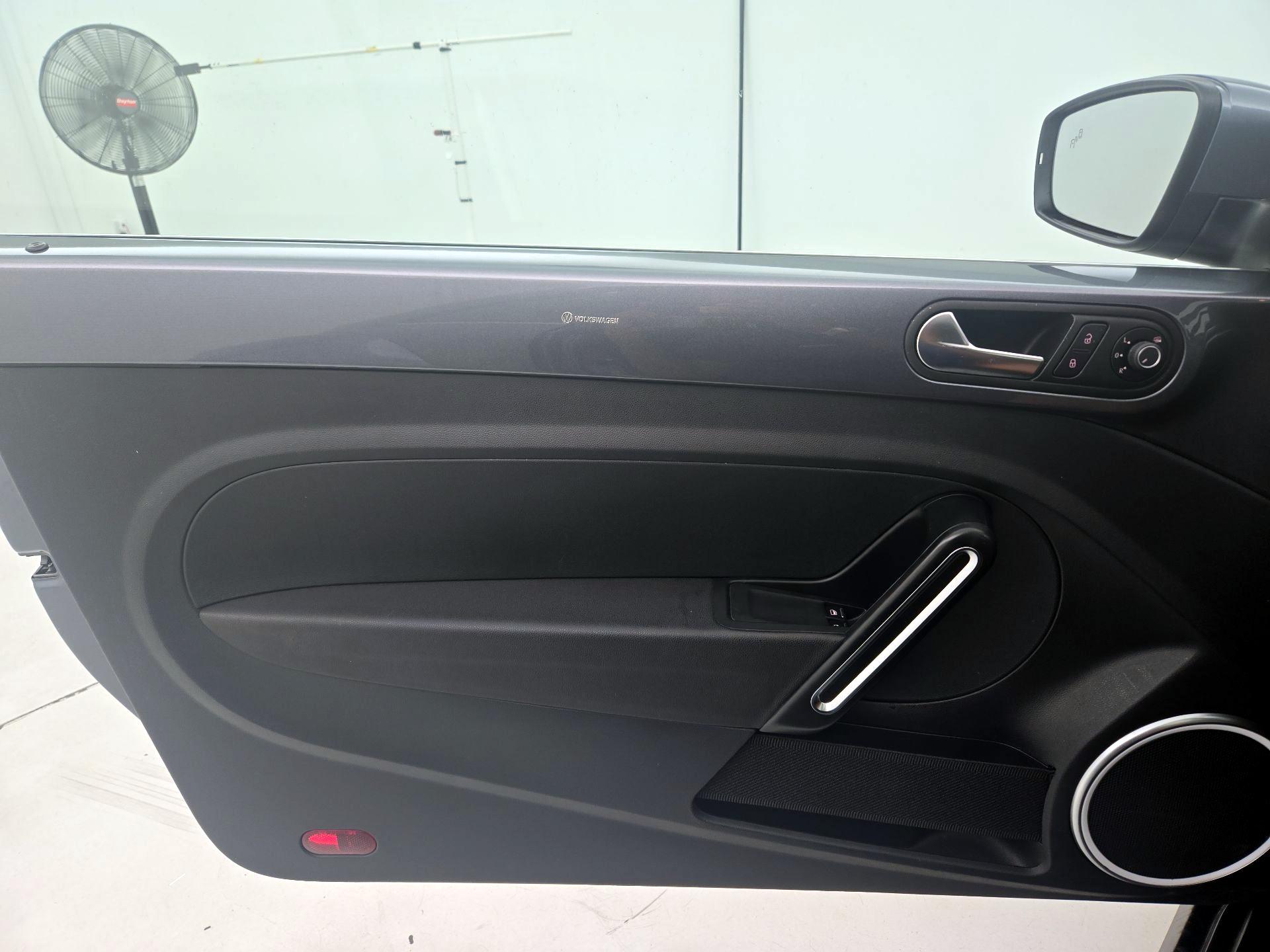 Thumbnail: 2019 Volkswagen Beetle - 12