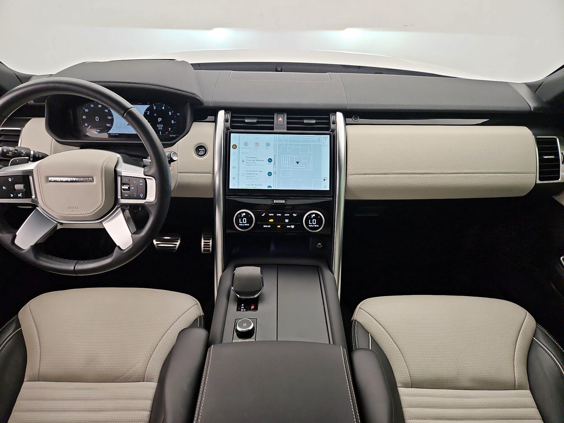 Thumbnail: 2023 Land Rover Discovery - 9