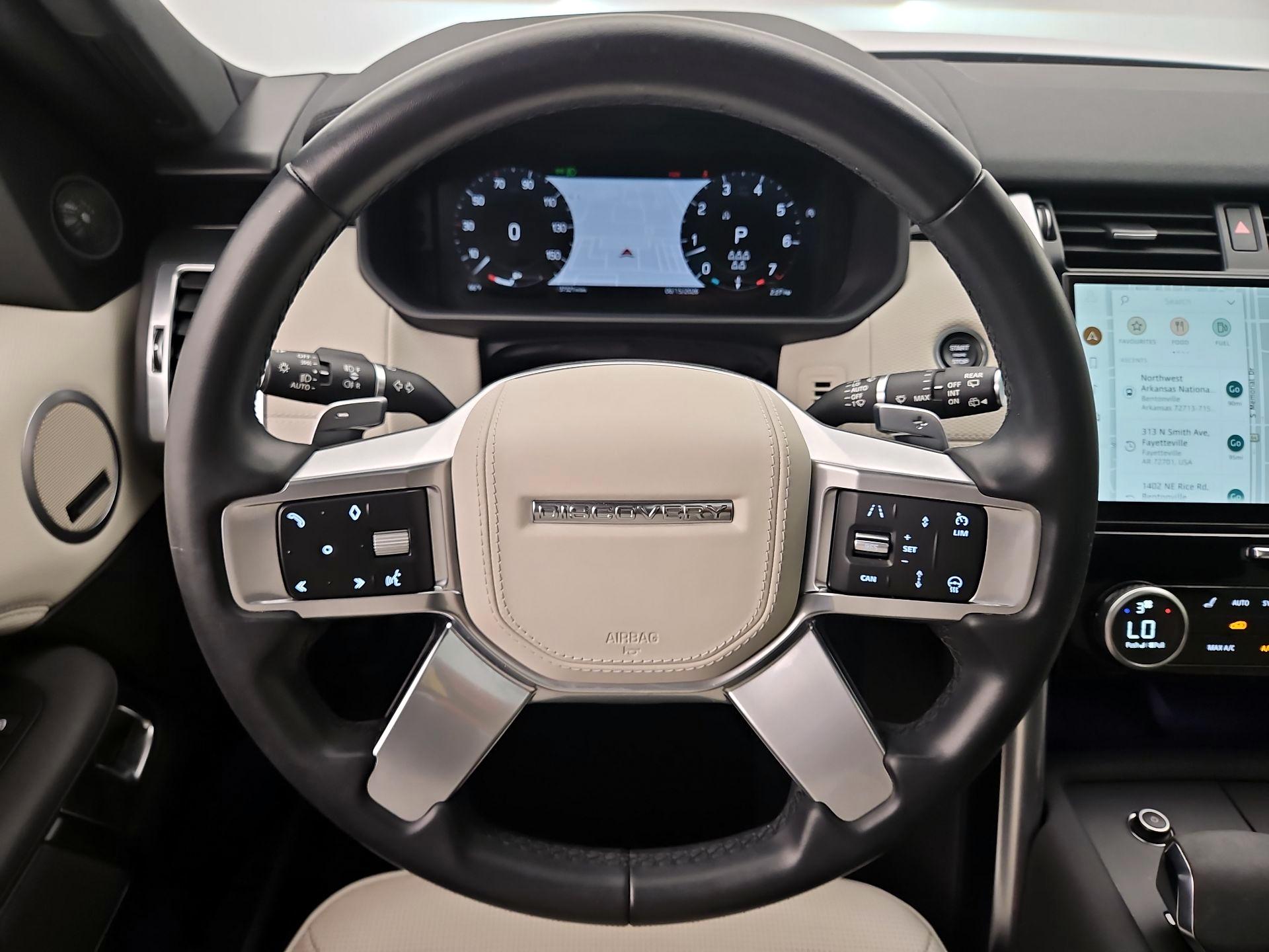Thumbnail: 2023 Land Rover Discovery - 10
