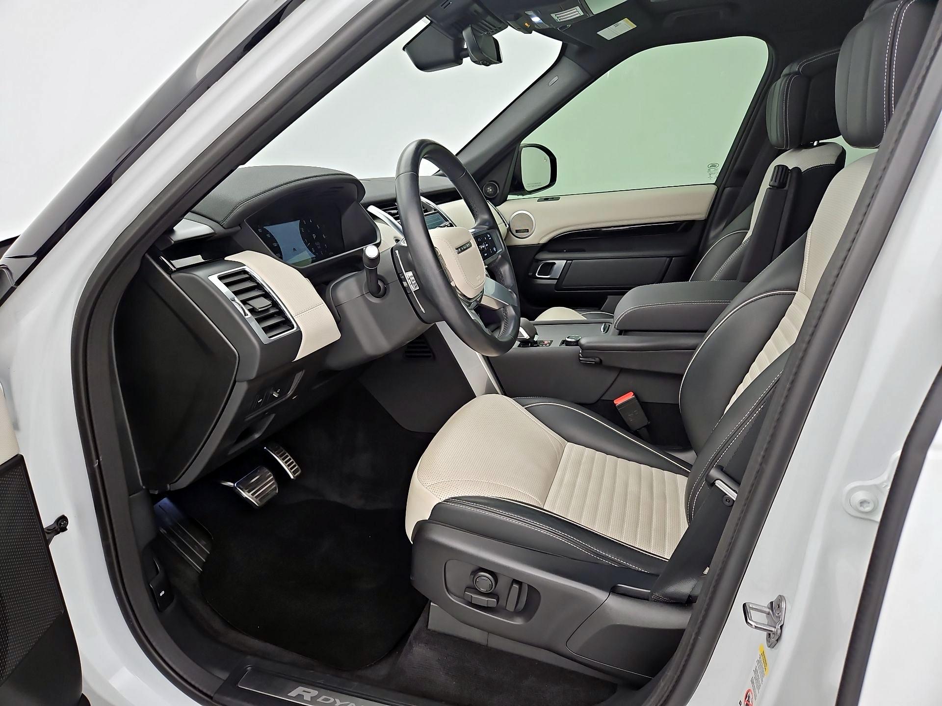 Thumbnail: 2023 Land Rover Discovery - 11