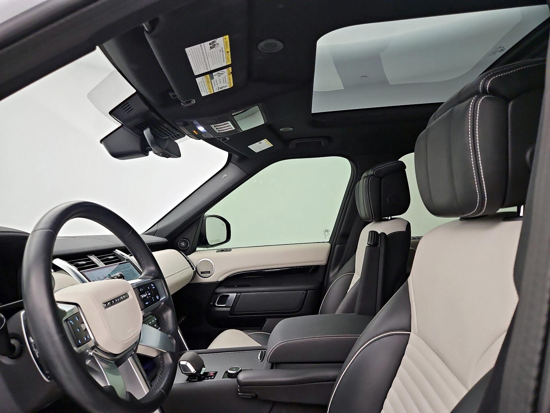 Thumbnail: 2023 Land Rover Discovery - 20
