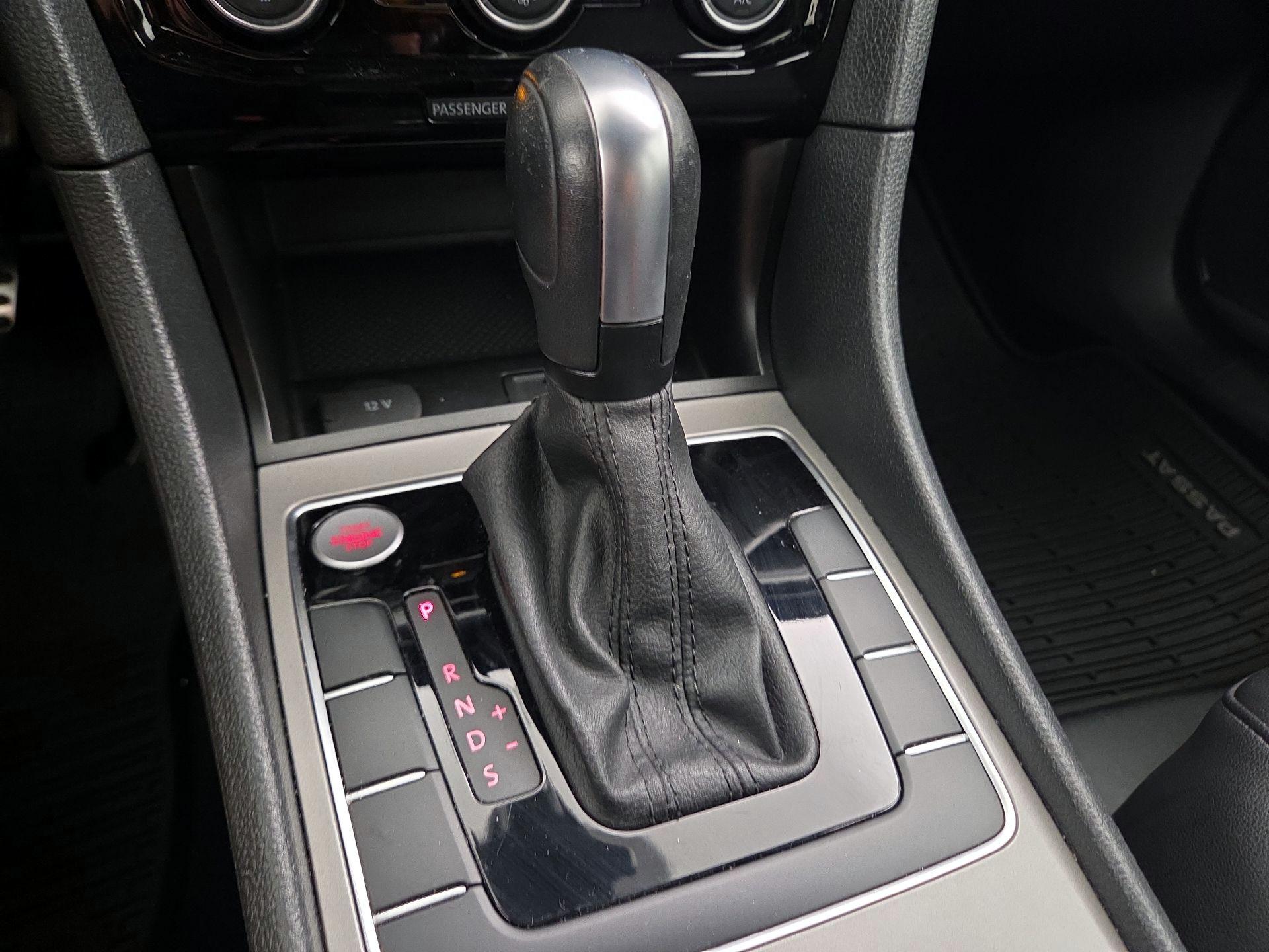 Thumbnail: 2021 Volkswagen Passat - 18