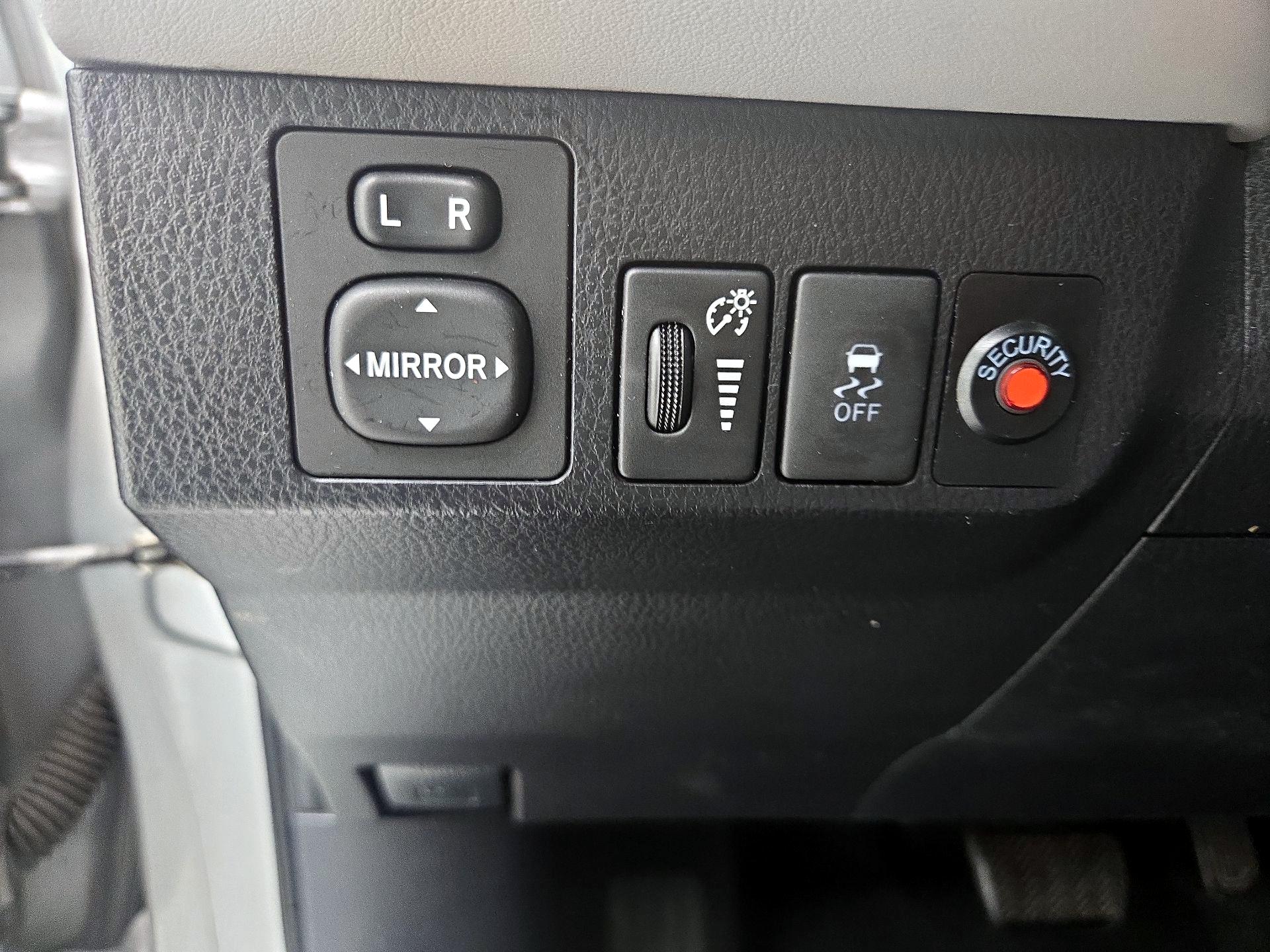 Thumbnail: 2015 Toyota RAV4 - 13
