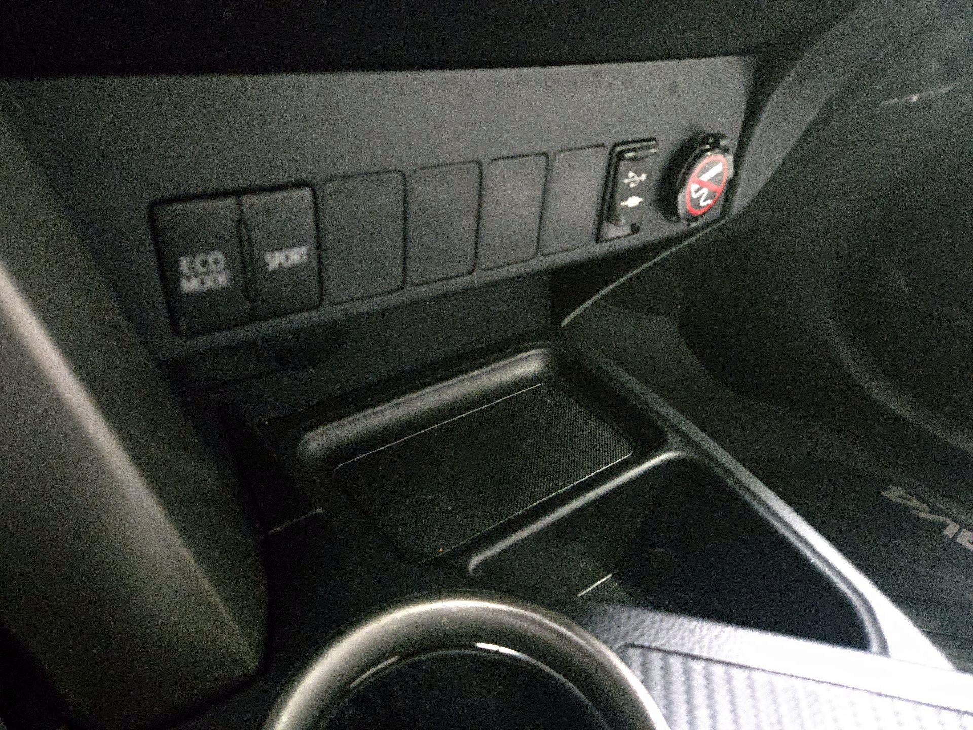 Thumbnail: 2015 Toyota RAV4 - 18