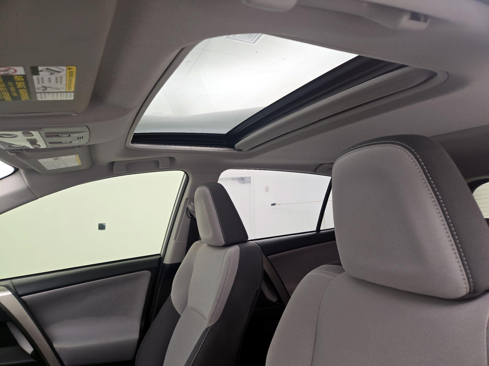 Thumbnail: 2015 Toyota RAV4 - 19