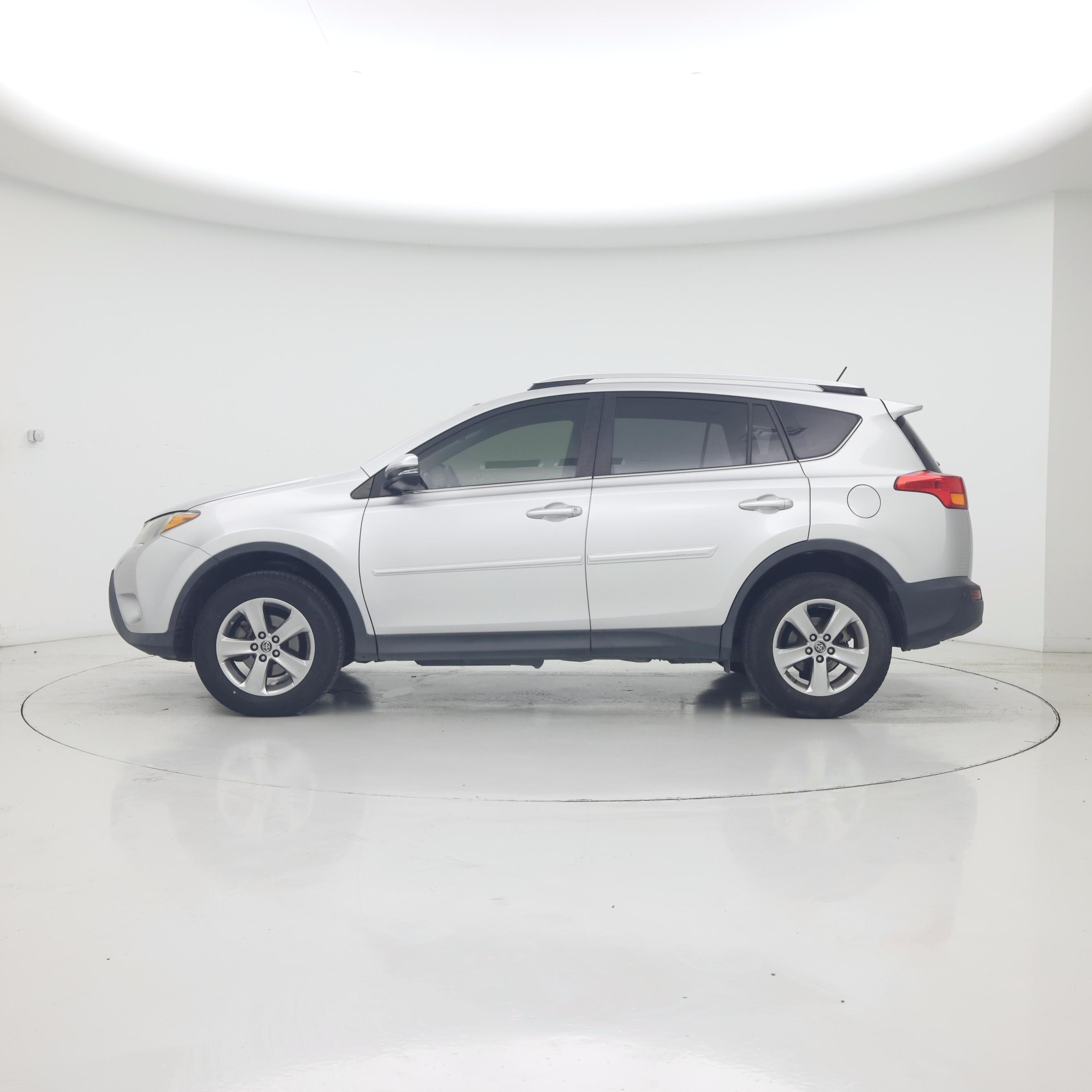 Thumbnail: 2015 Toyota RAV4 - 3