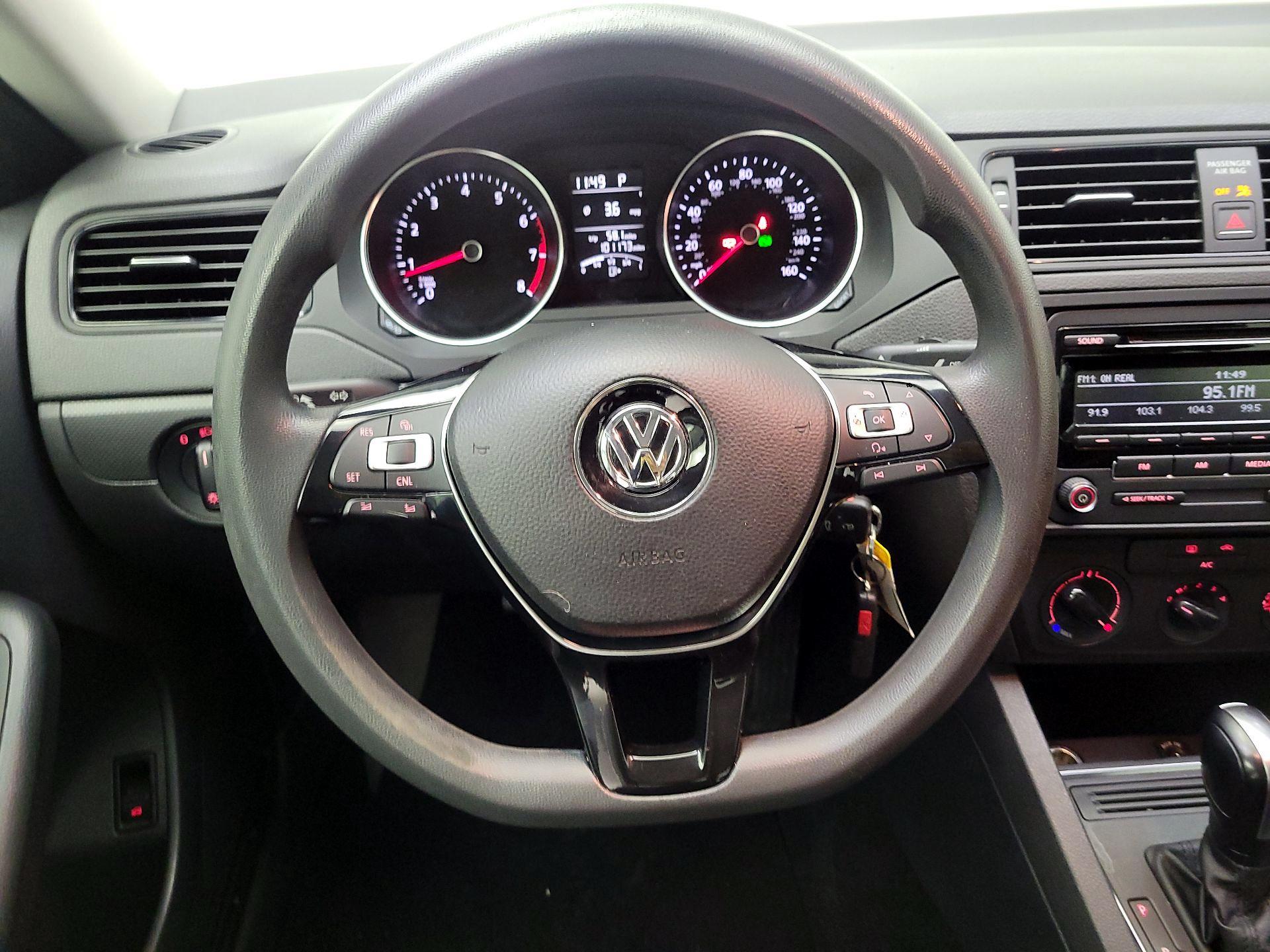 Thumbnail: 2015 Volkswagen Jetta - 10