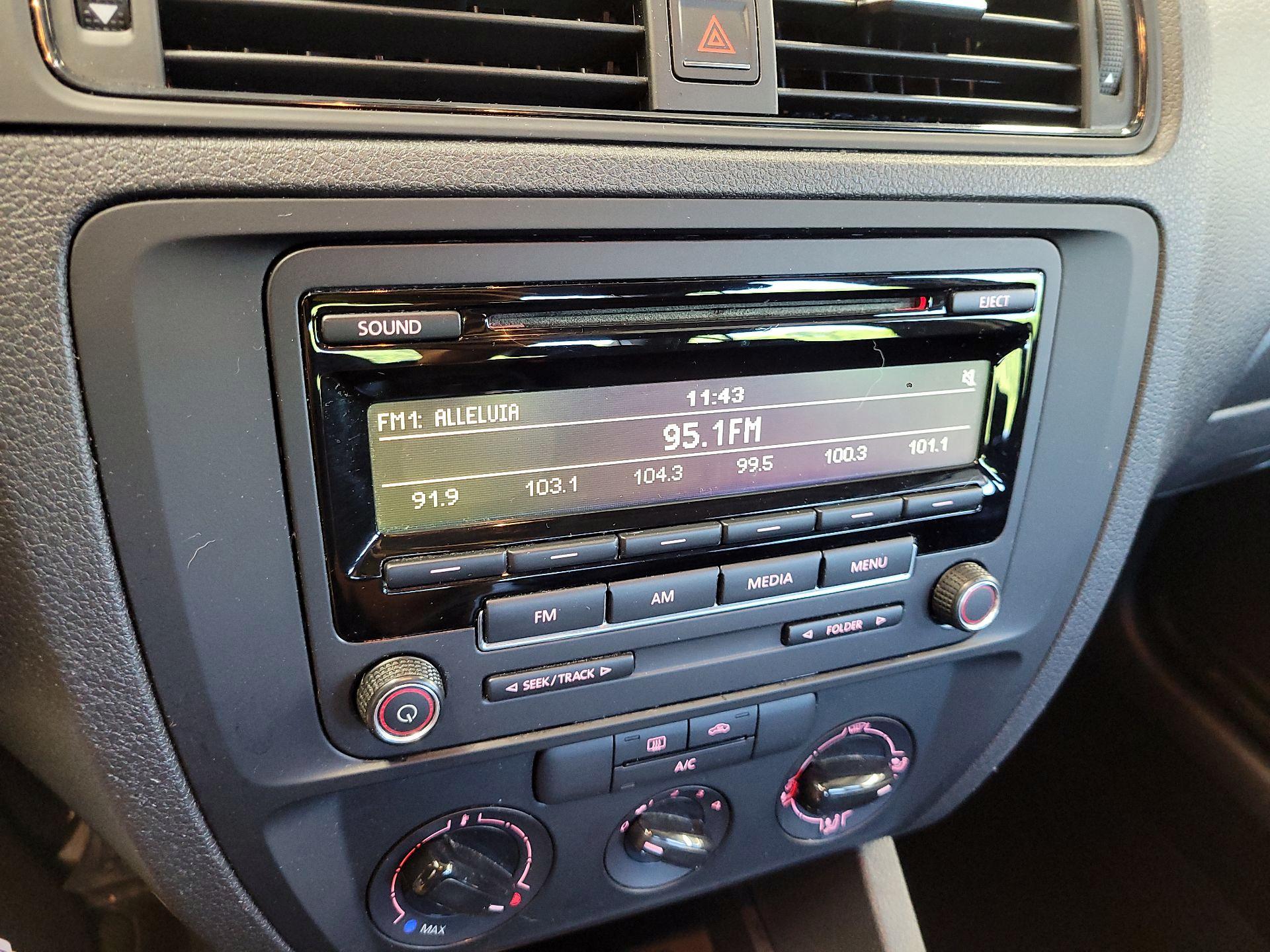 Thumbnail: 2015 Volkswagen Jetta - 14