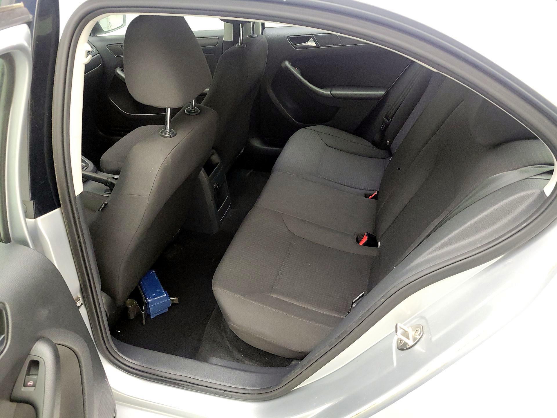 Thumbnail: 2015 Volkswagen Jetta - 18