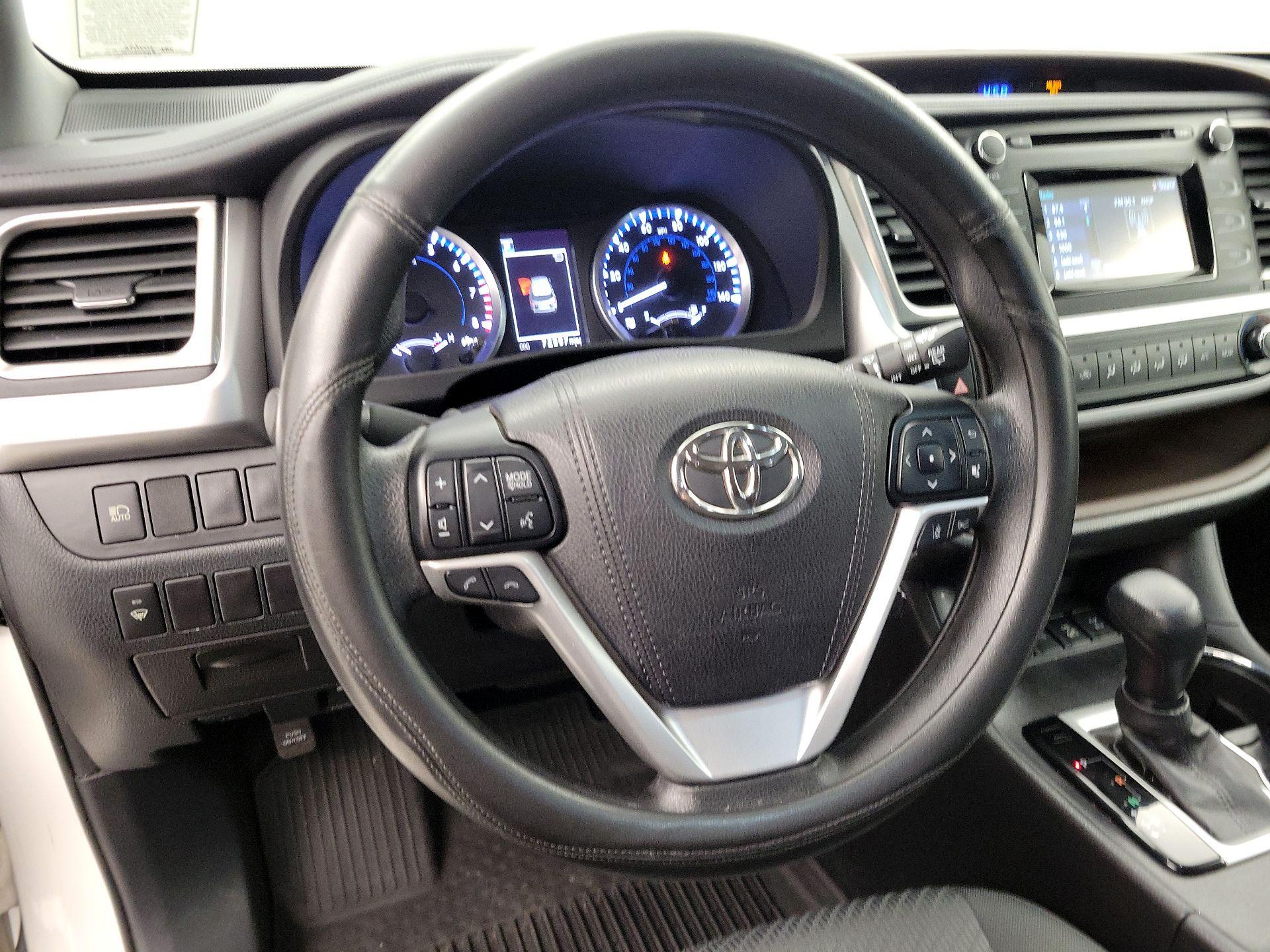 Thumbnail: 2017 Toyota Highlander - 10