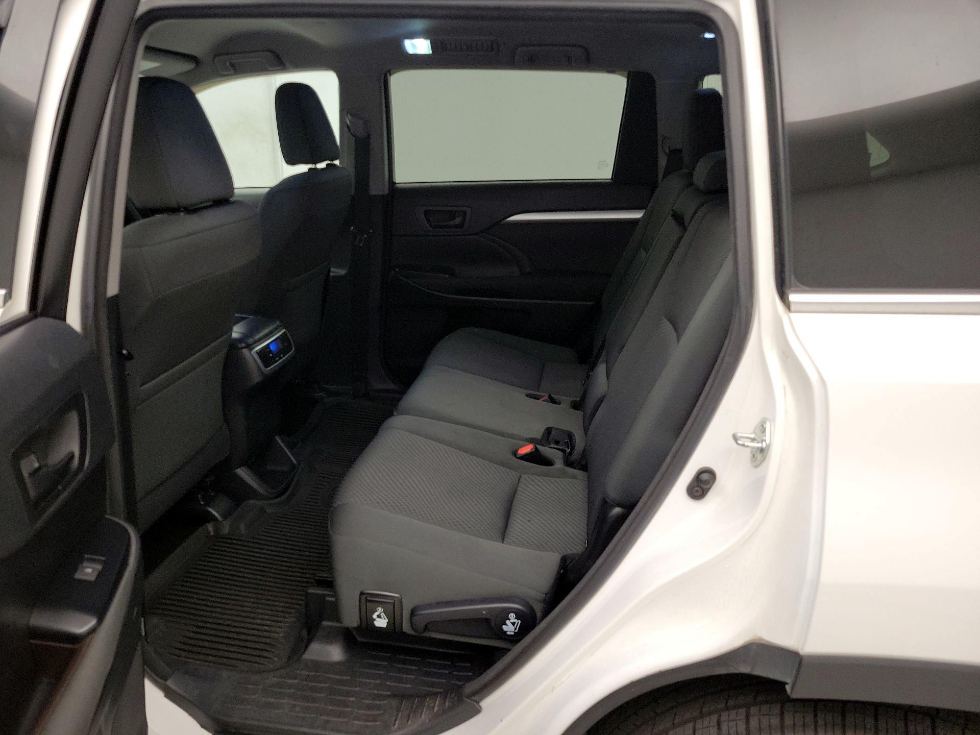 Thumbnail: 2017 Toyota Highlander - 19