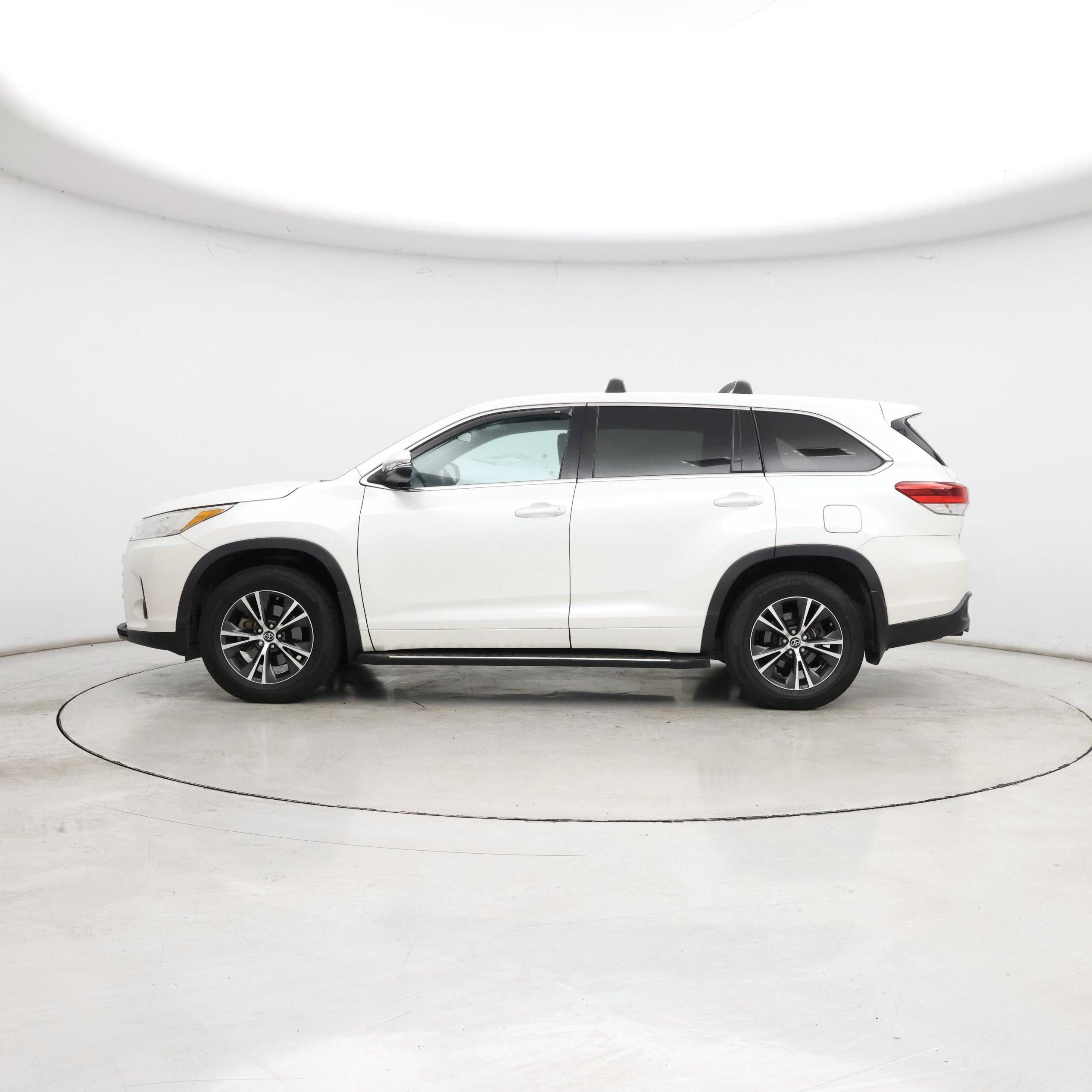 Thumbnail: 2017 Toyota Highlander - 3