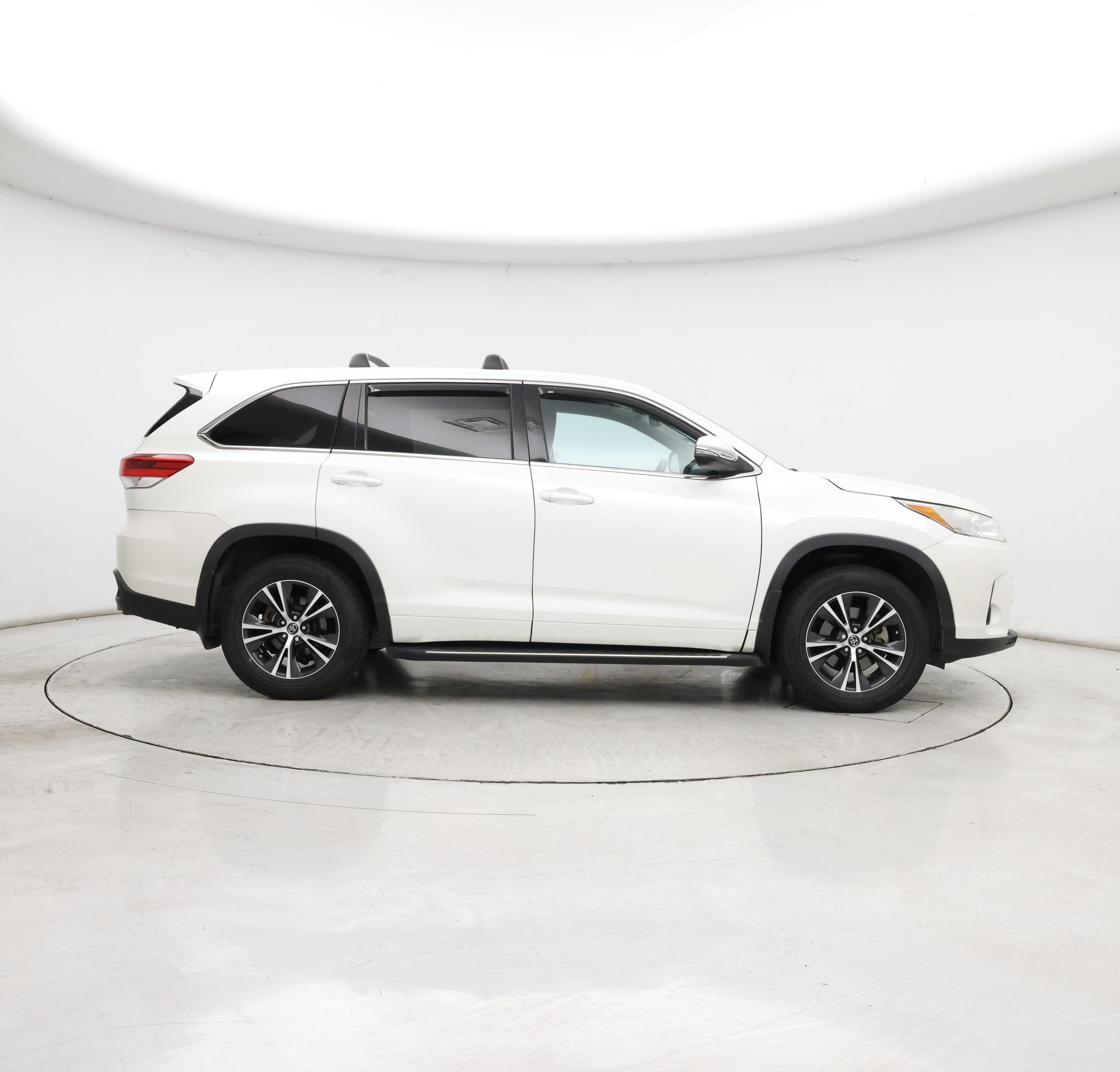 Thumbnail: 2017 Toyota Highlander - 7
