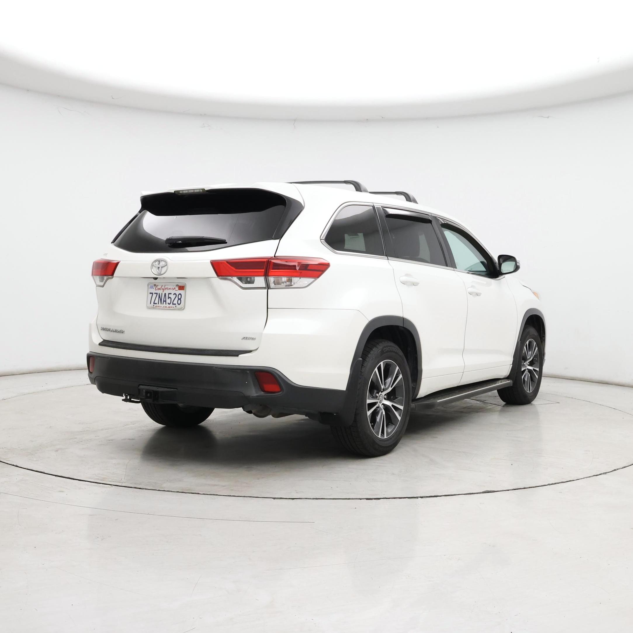 Thumbnail: 2017 Toyota Highlander - 8