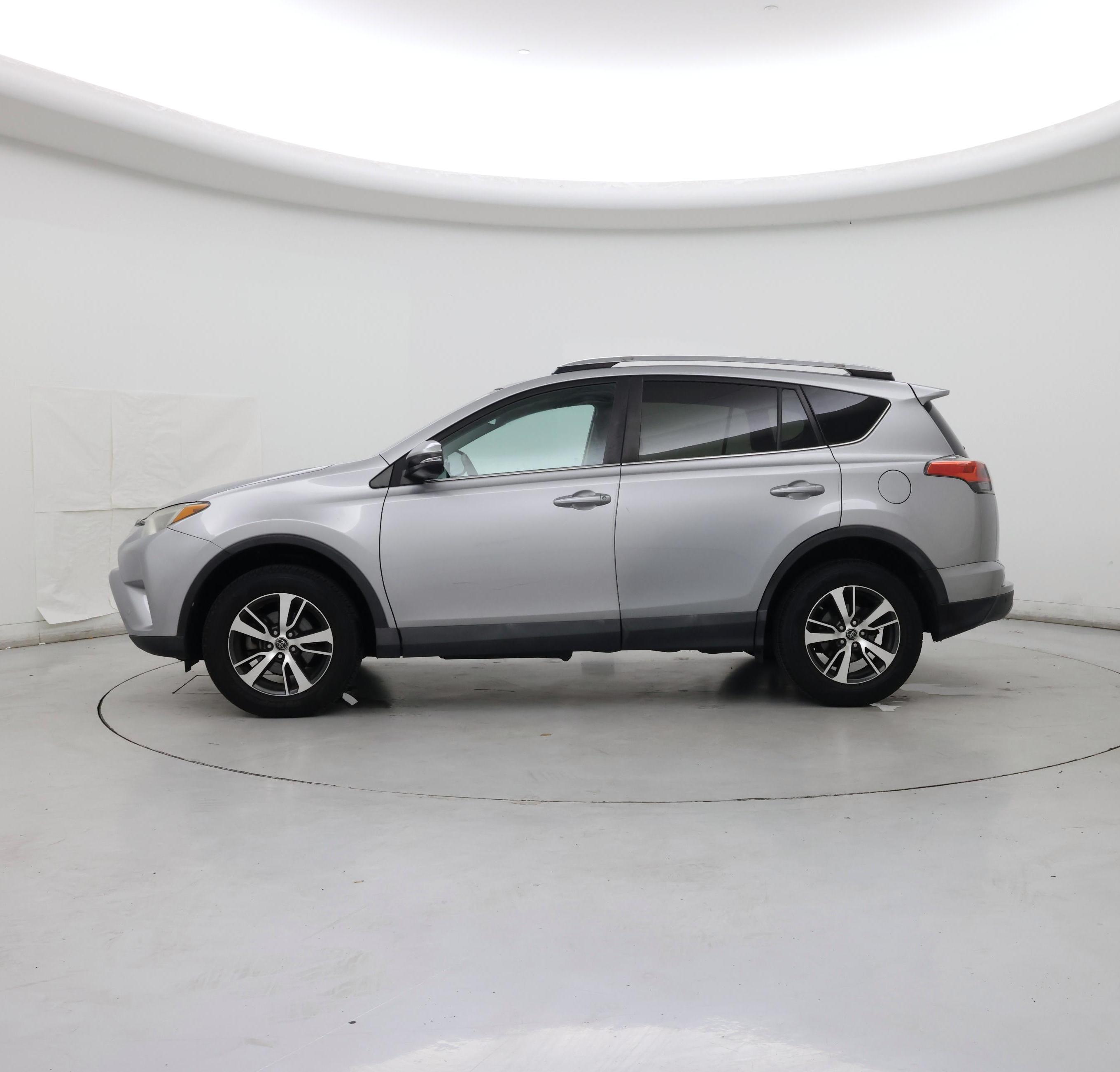 Thumbnail: 2017 Toyota RAV4 - 3