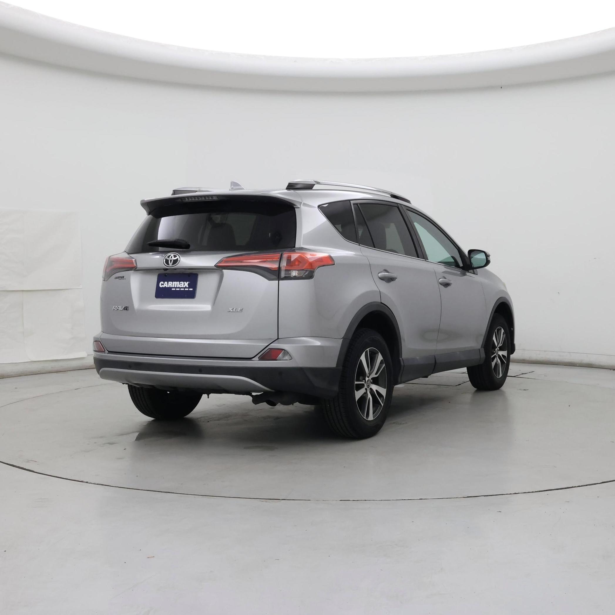 Thumbnail: 2017 Toyota RAV4 - 8
