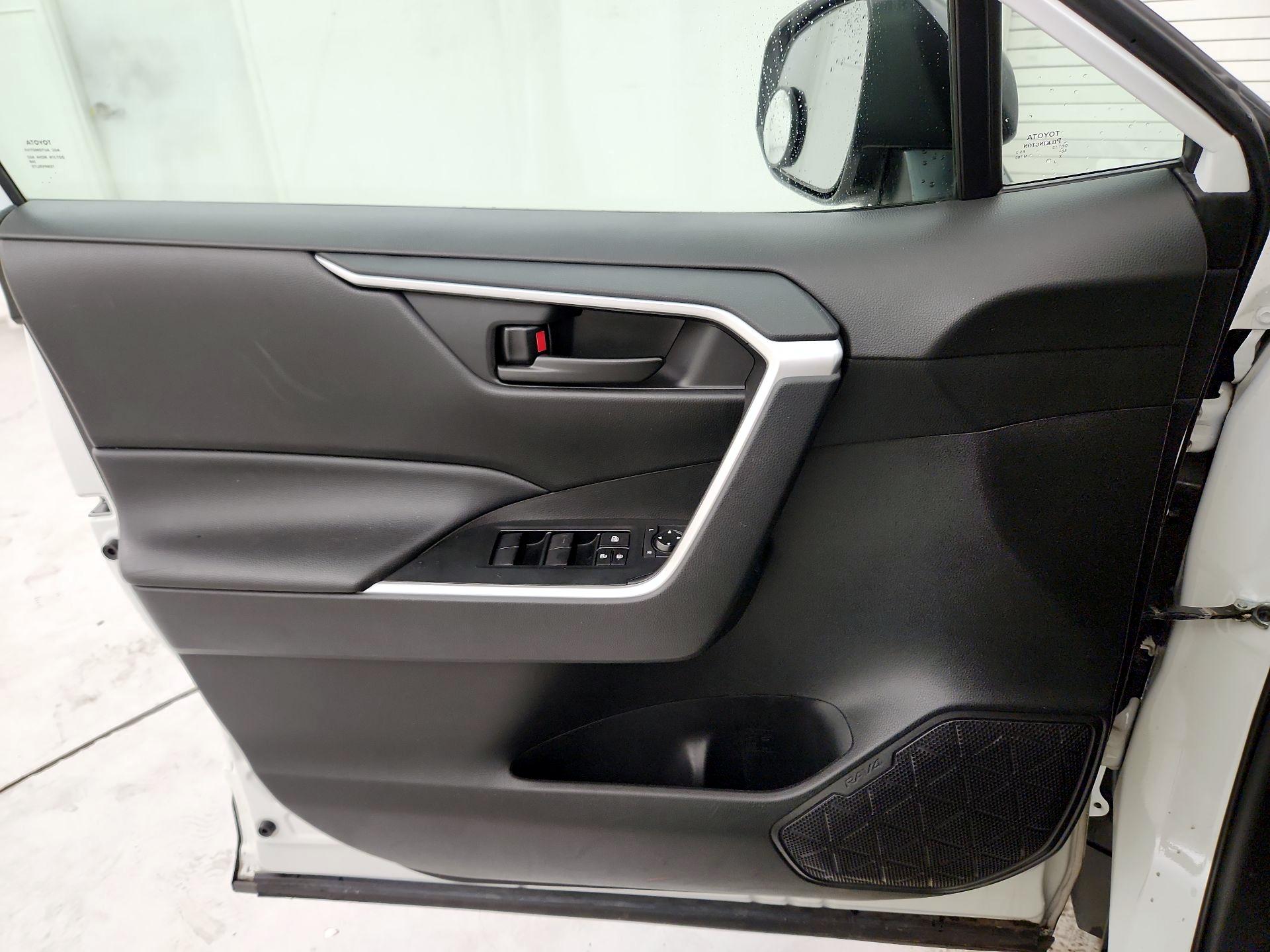 Thumbnail: 2021 Toyota RAV4 - 12