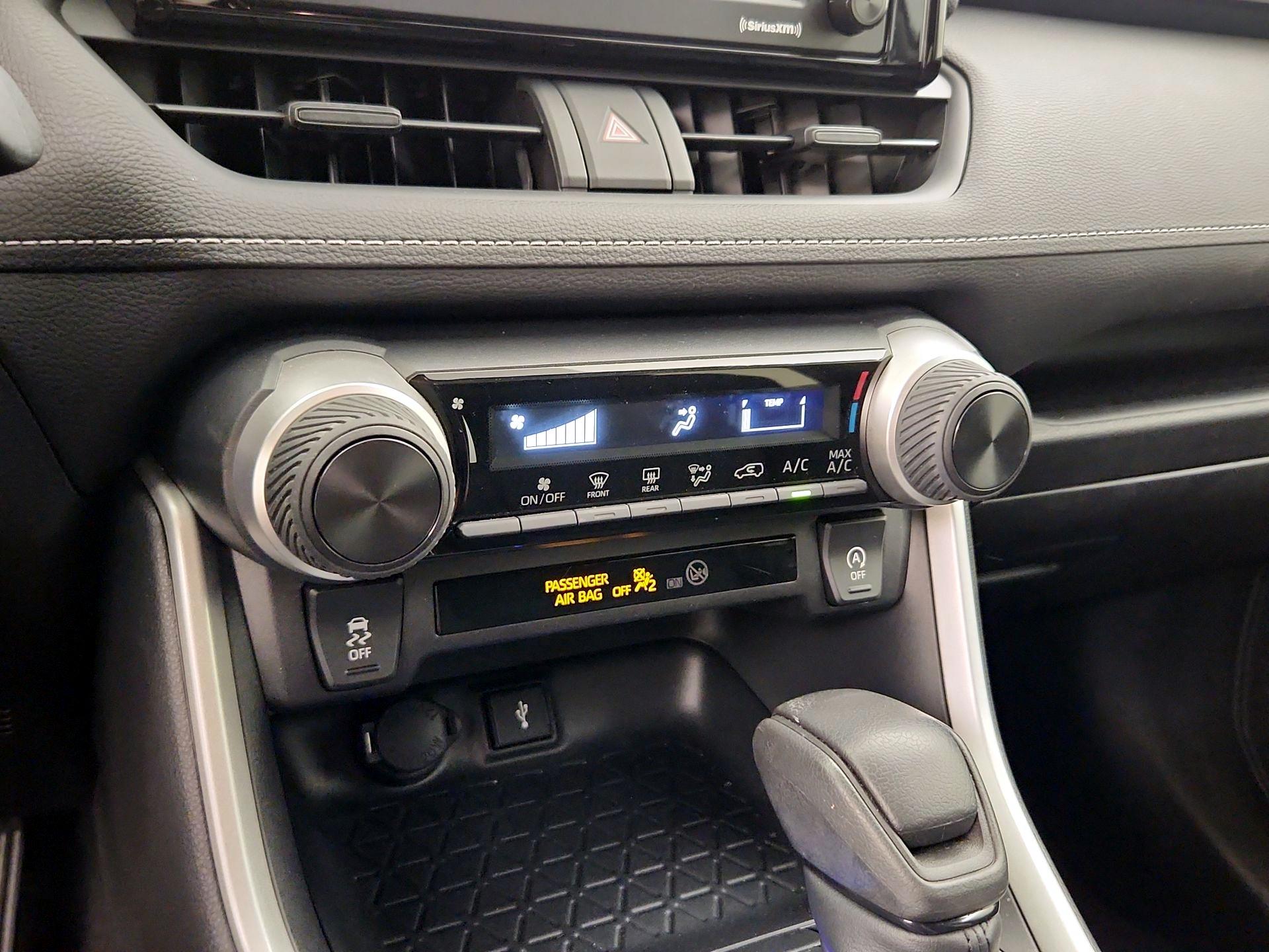 Thumbnail: 2021 Toyota RAV4 - 16