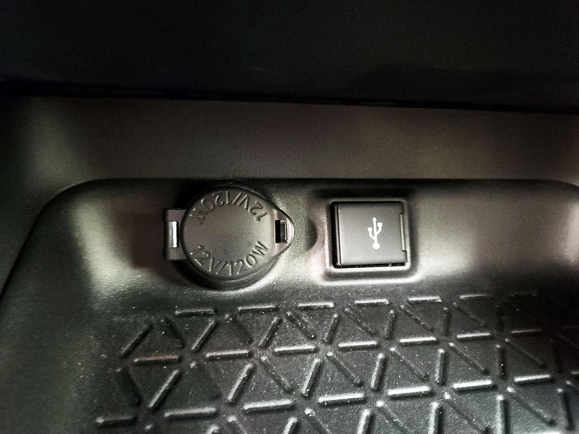 Thumbnail: 2021 Toyota RAV4 - 18
