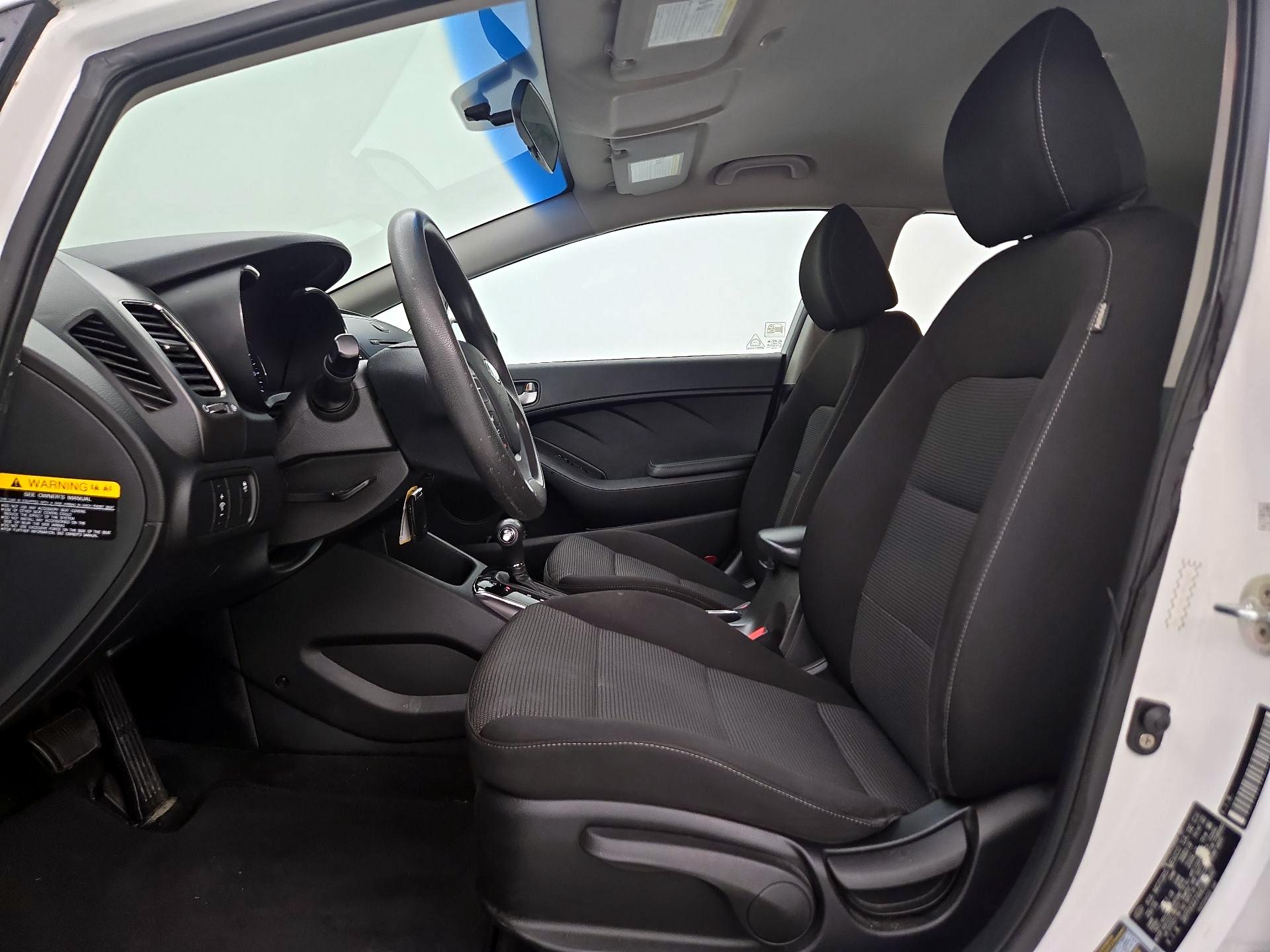 Thumbnail: 2017 Kia Forte - 11