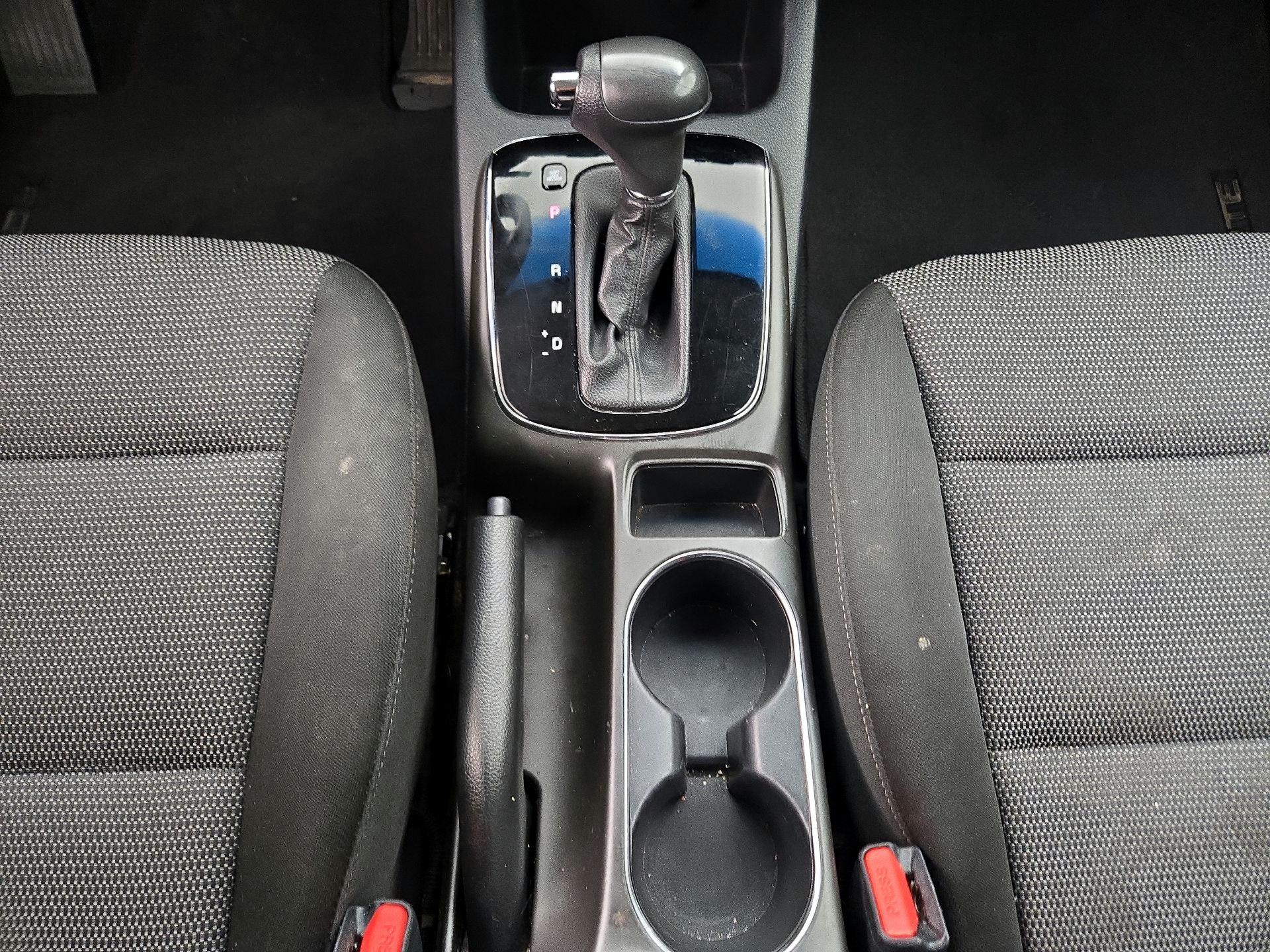 Thumbnail: 2017 Kia Forte - 16