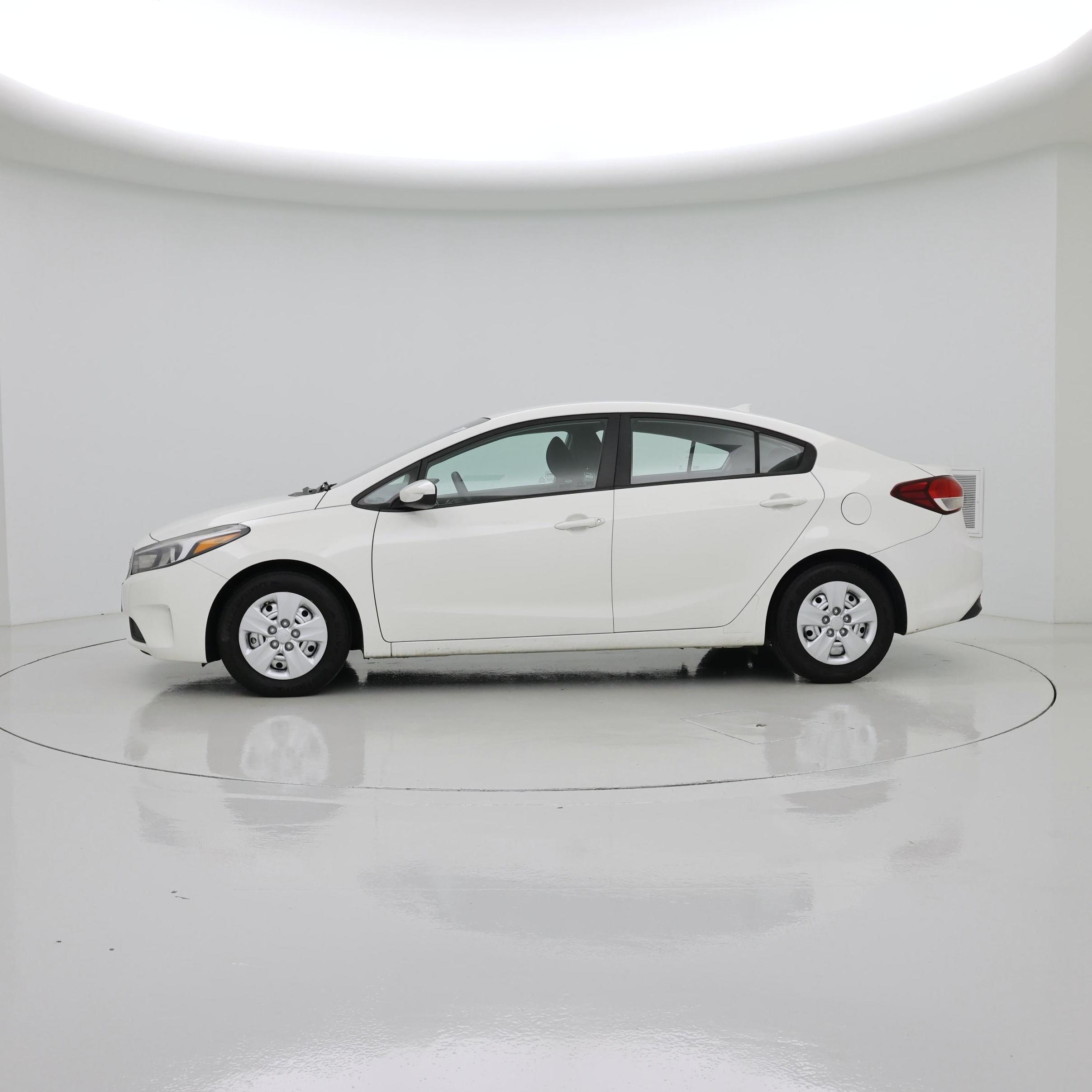 Thumbnail: 2017 Kia Forte - 3