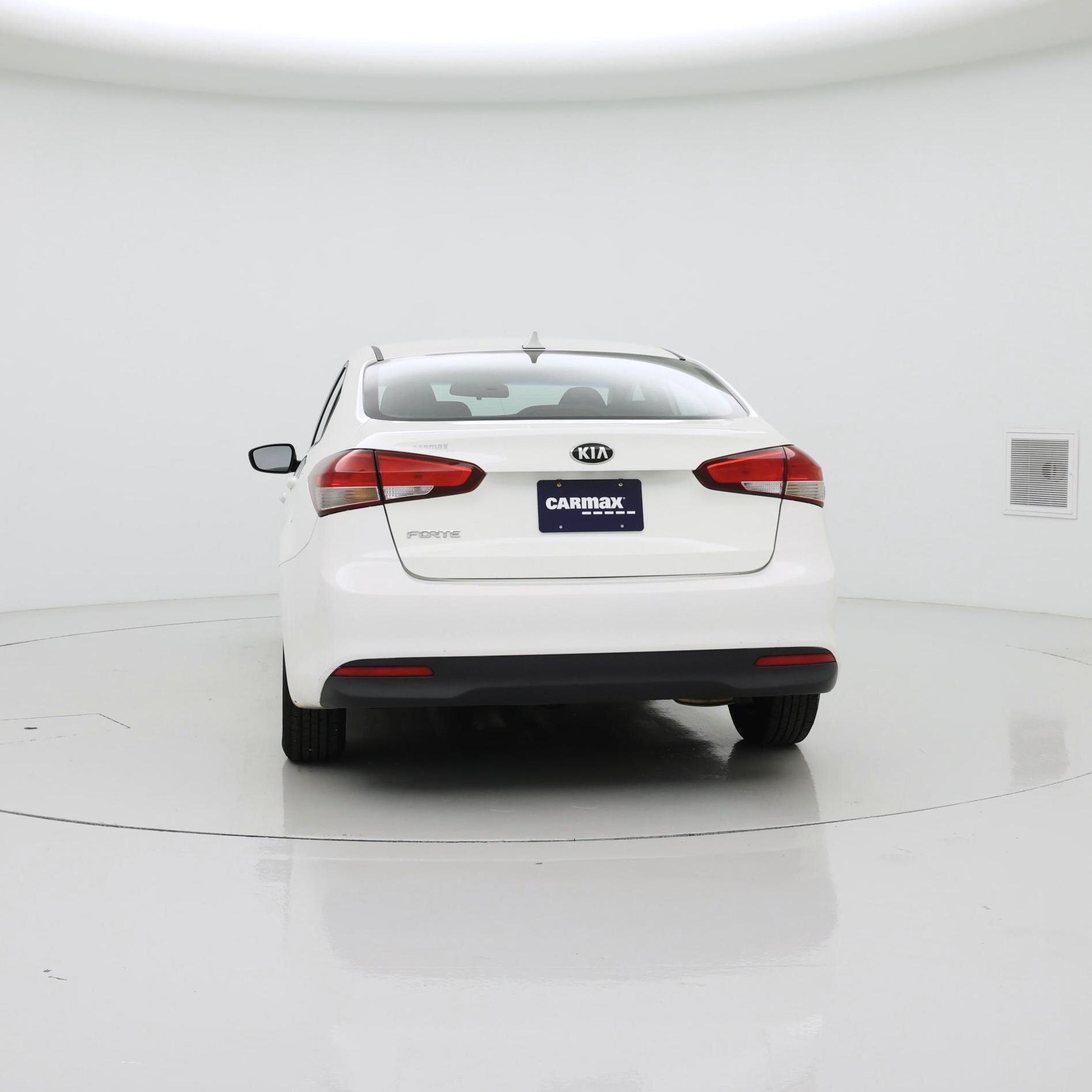 Thumbnail: 2017 Kia Forte - 6