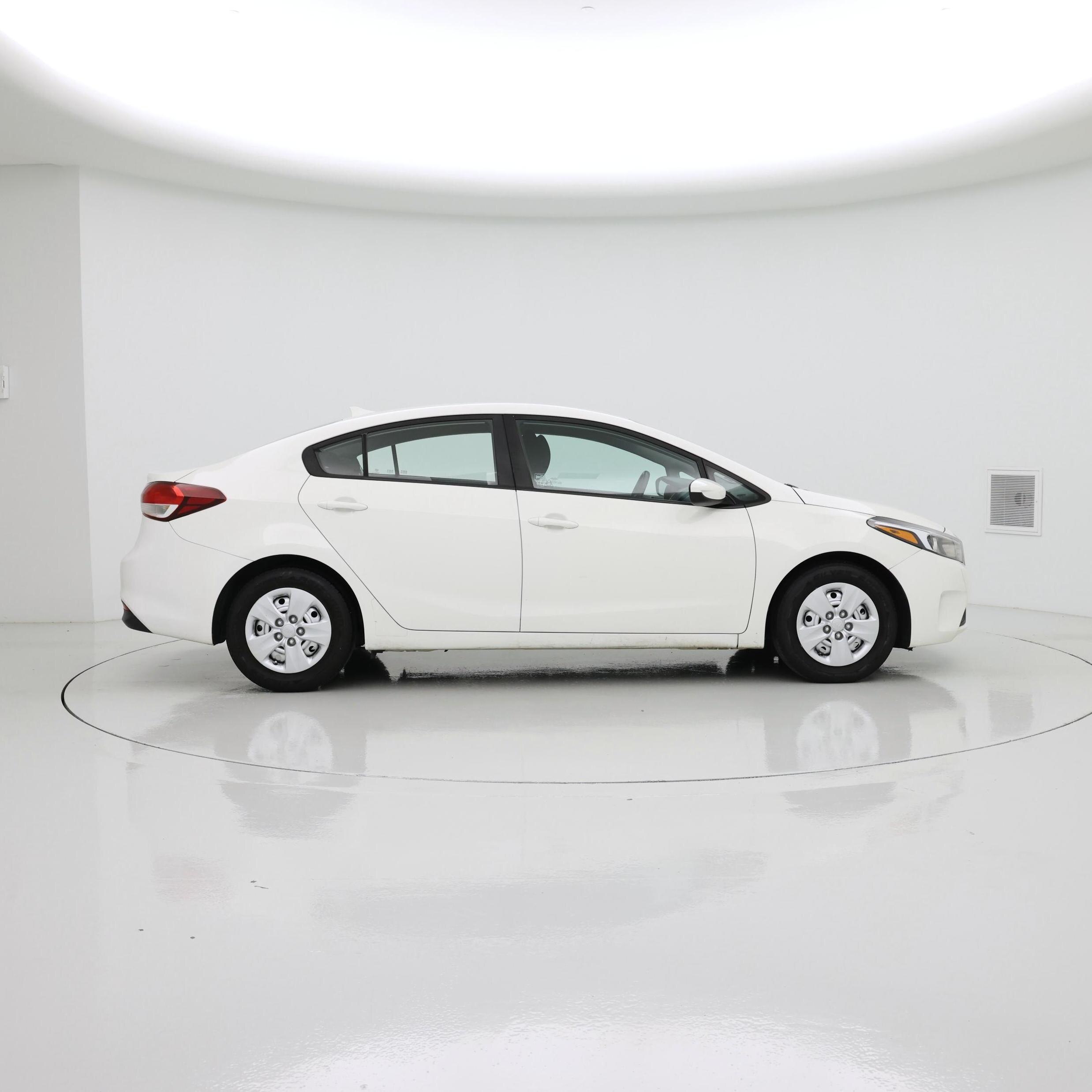 Thumbnail: 2017 Kia Forte - 7
