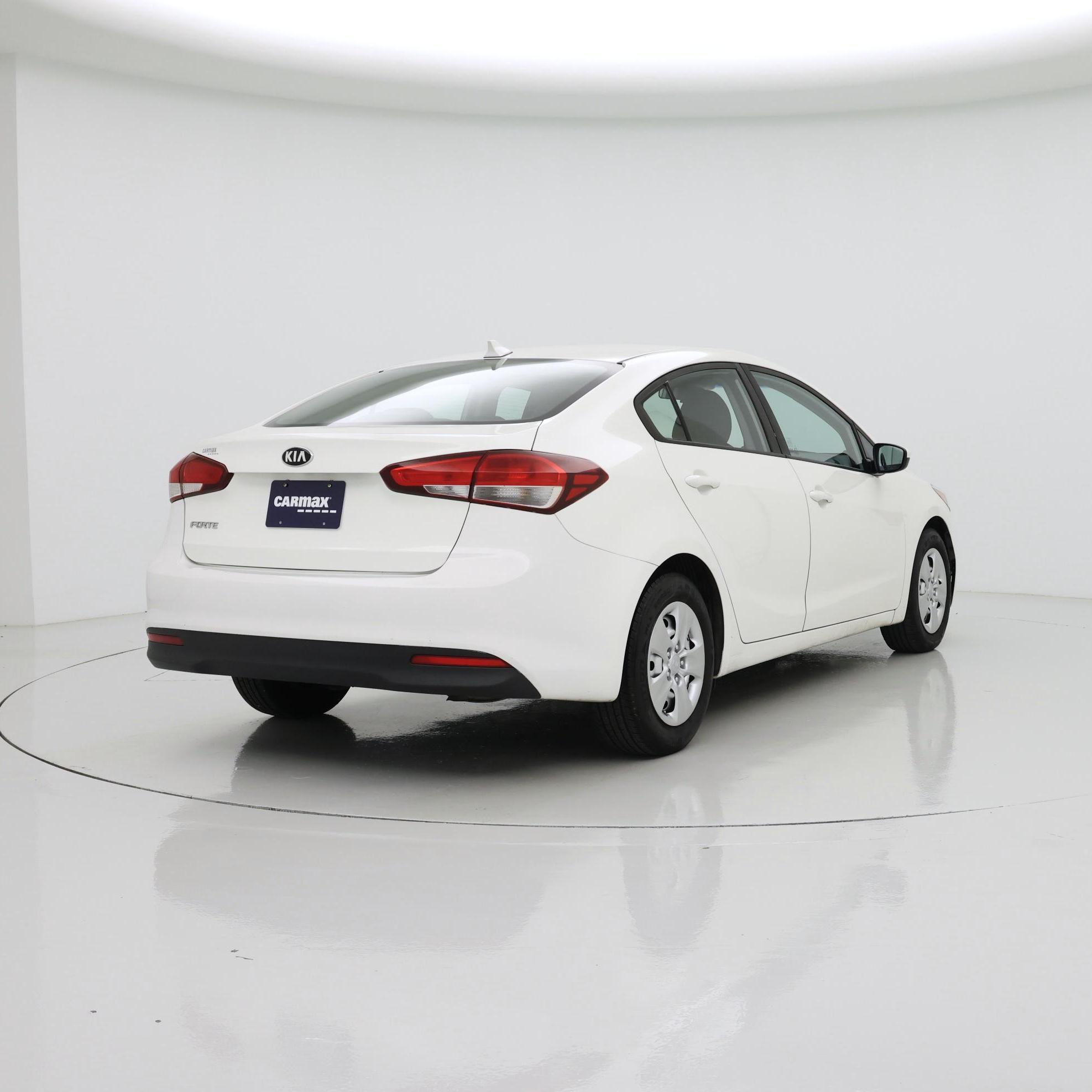 Thumbnail: 2017 Kia Forte - 8