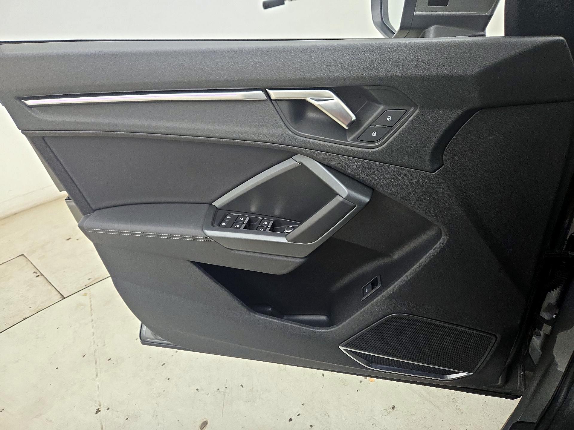 Thumbnail: 2019 Audi Q3 - 12