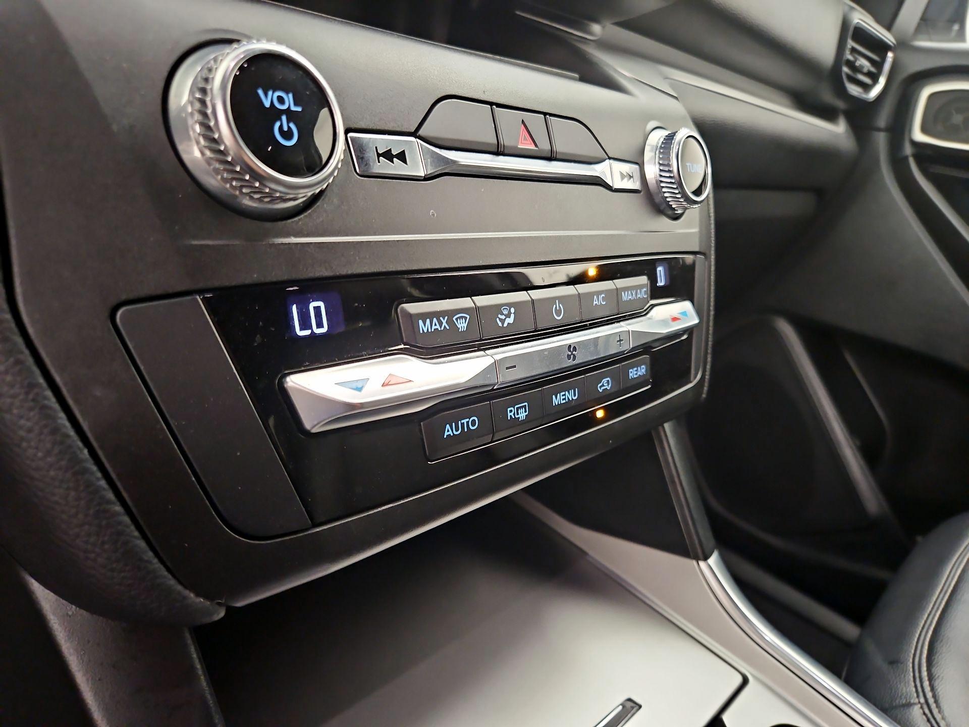 Thumbnail: 2020 Ford Explorer - 16