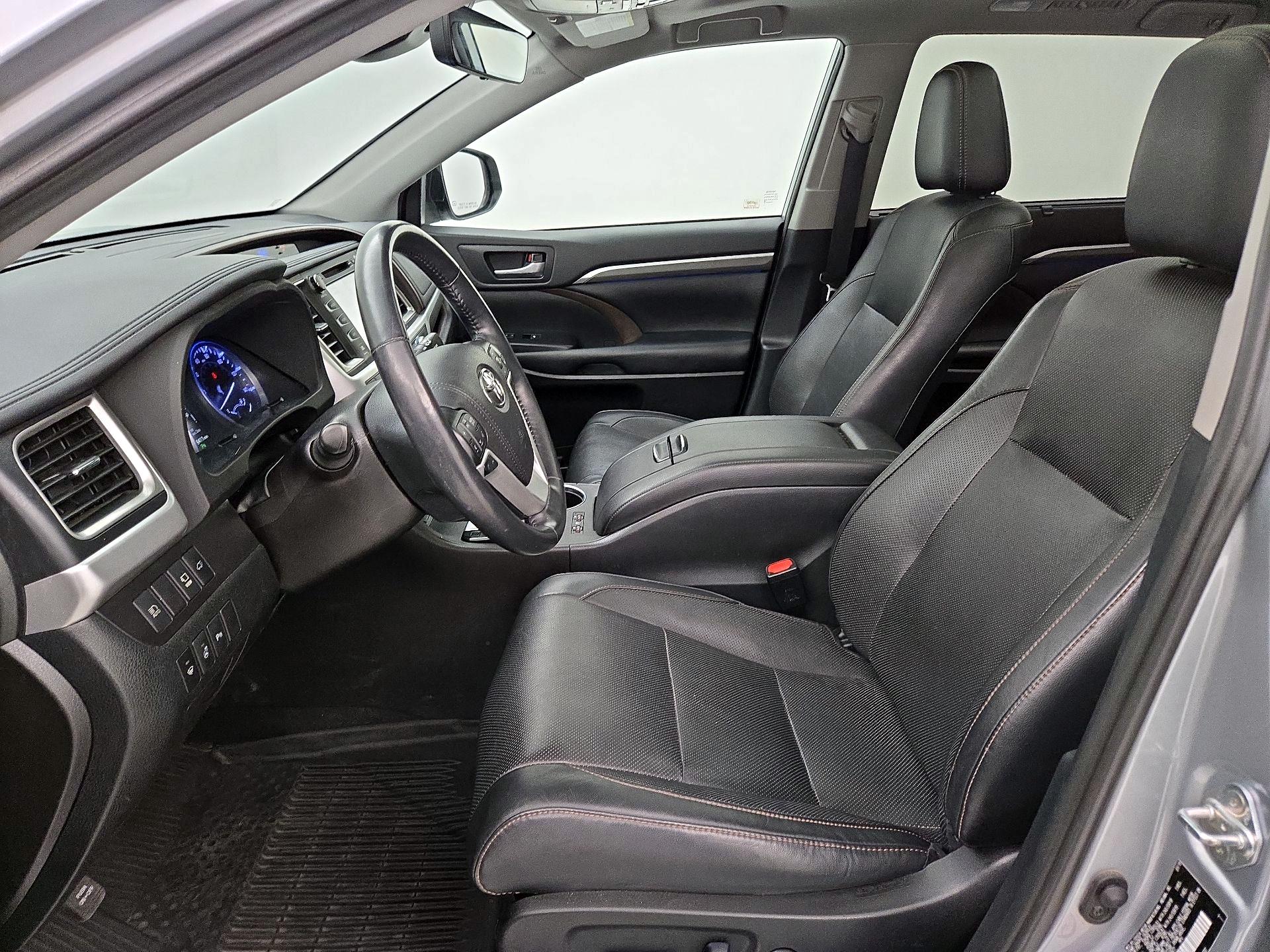 Thumbnail: 2019 Toyota Highlander - 11