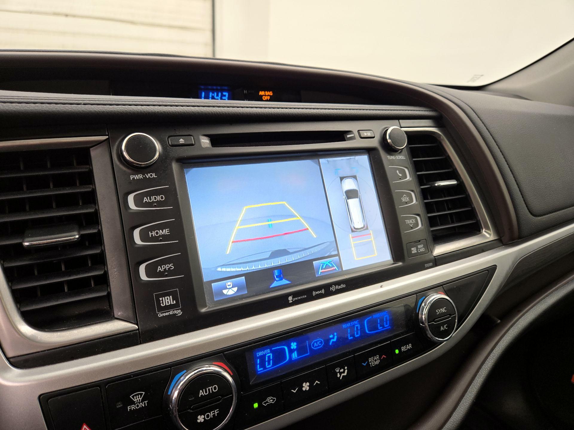 Thumbnail: 2019 Toyota Highlander - 15