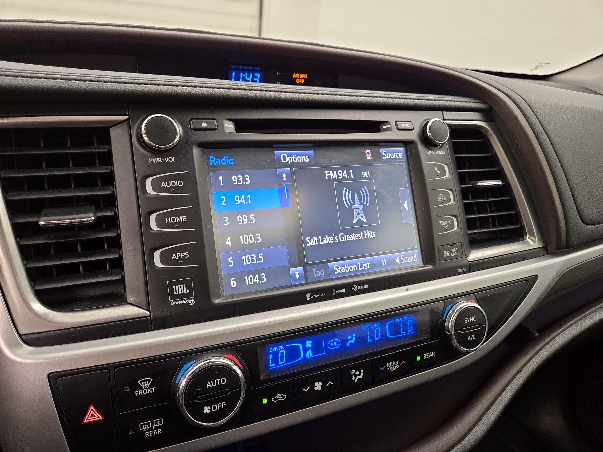 Thumbnail: 2019 Toyota Highlander - 16