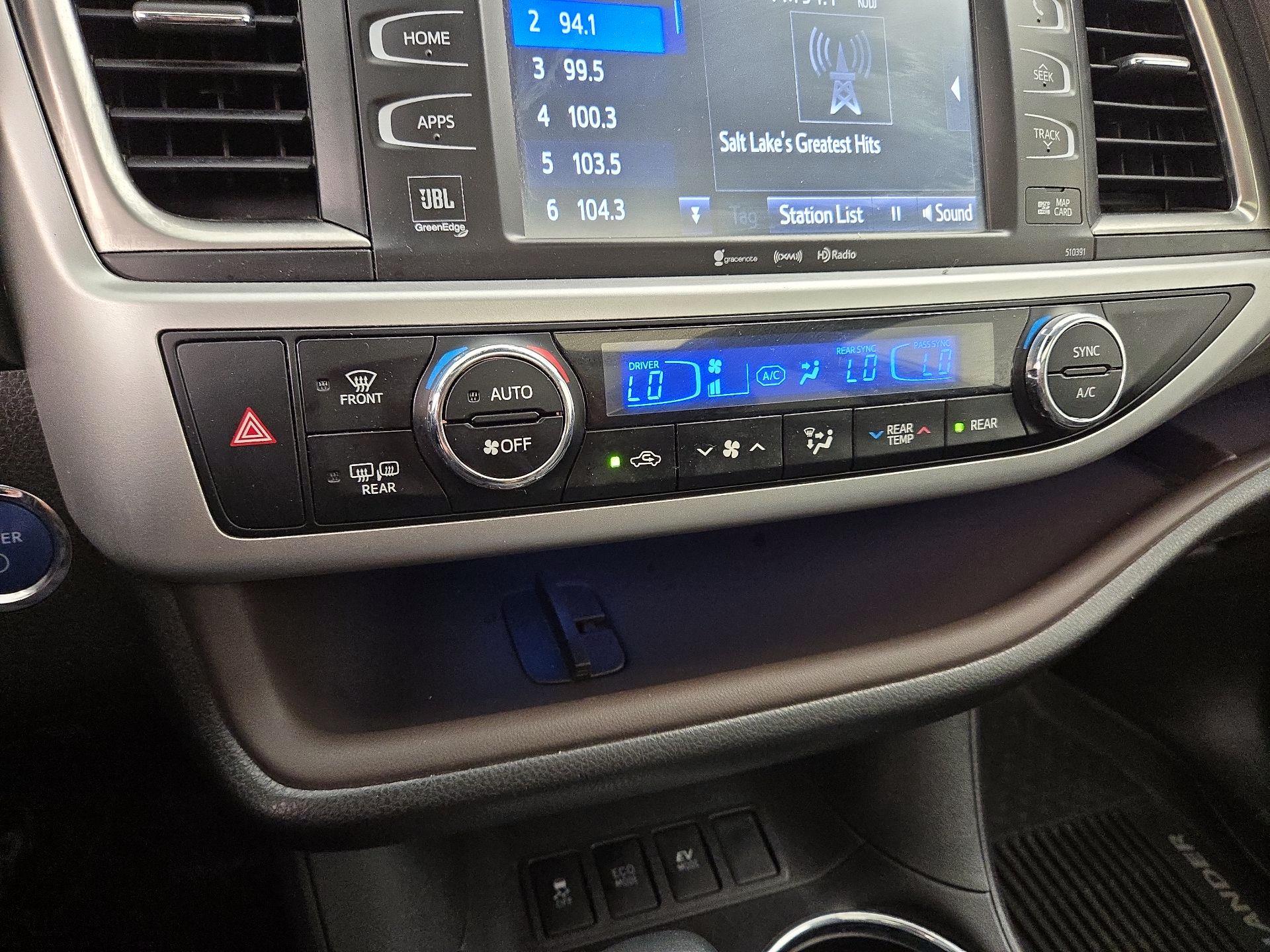 Thumbnail: 2019 Toyota Highlander - 17