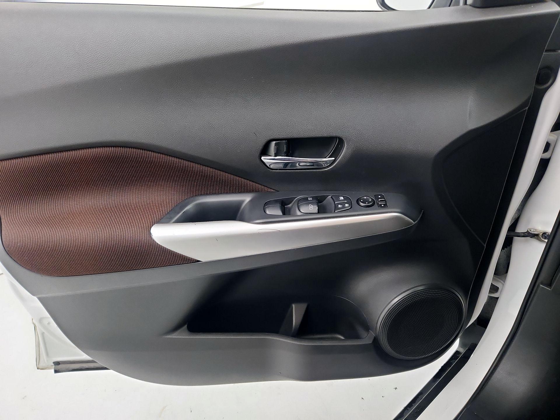 Thumbnail: 2019 Nissan Kicks - 12