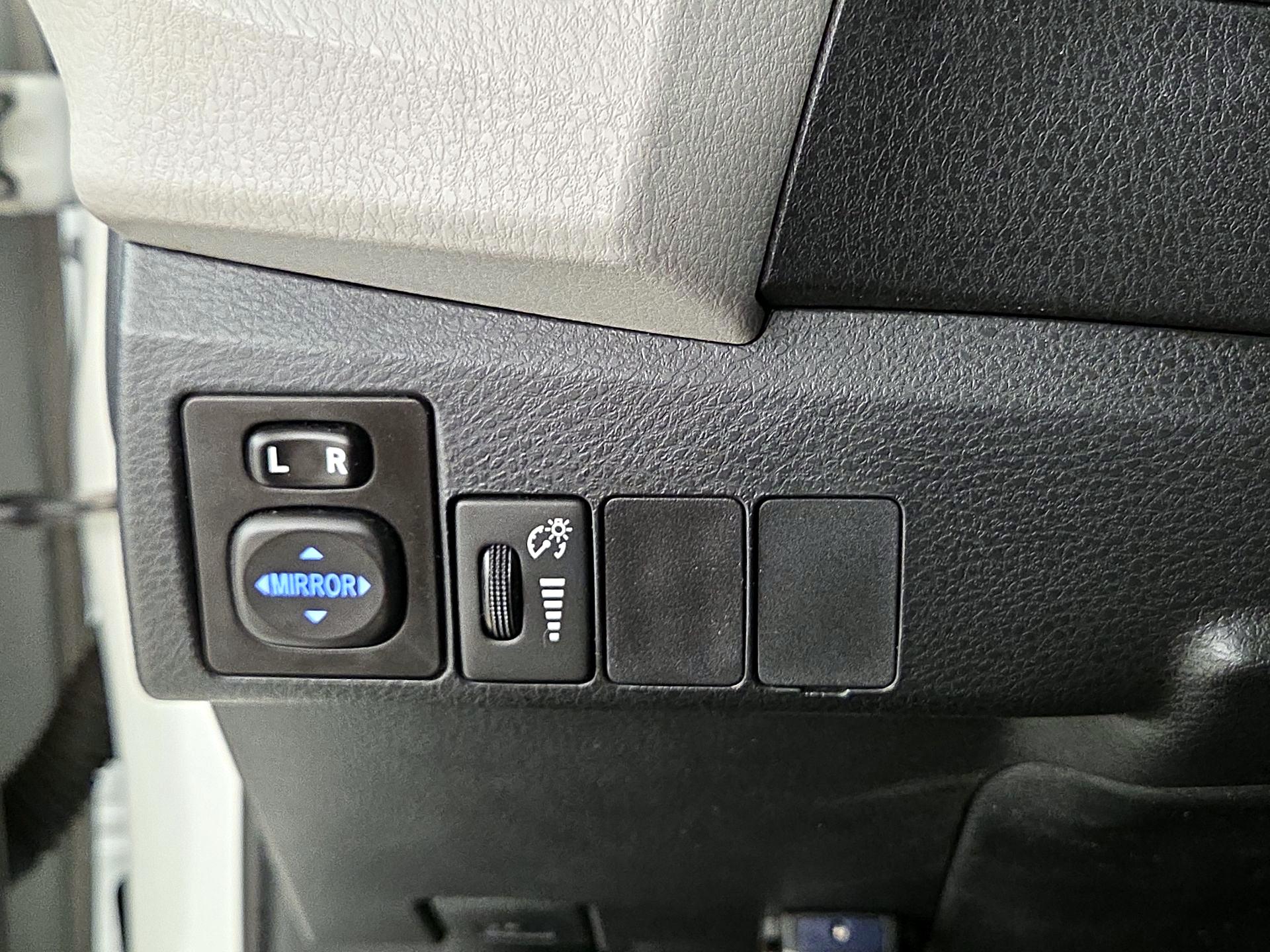 Thumbnail: 2014 Toyota Corolla - 13