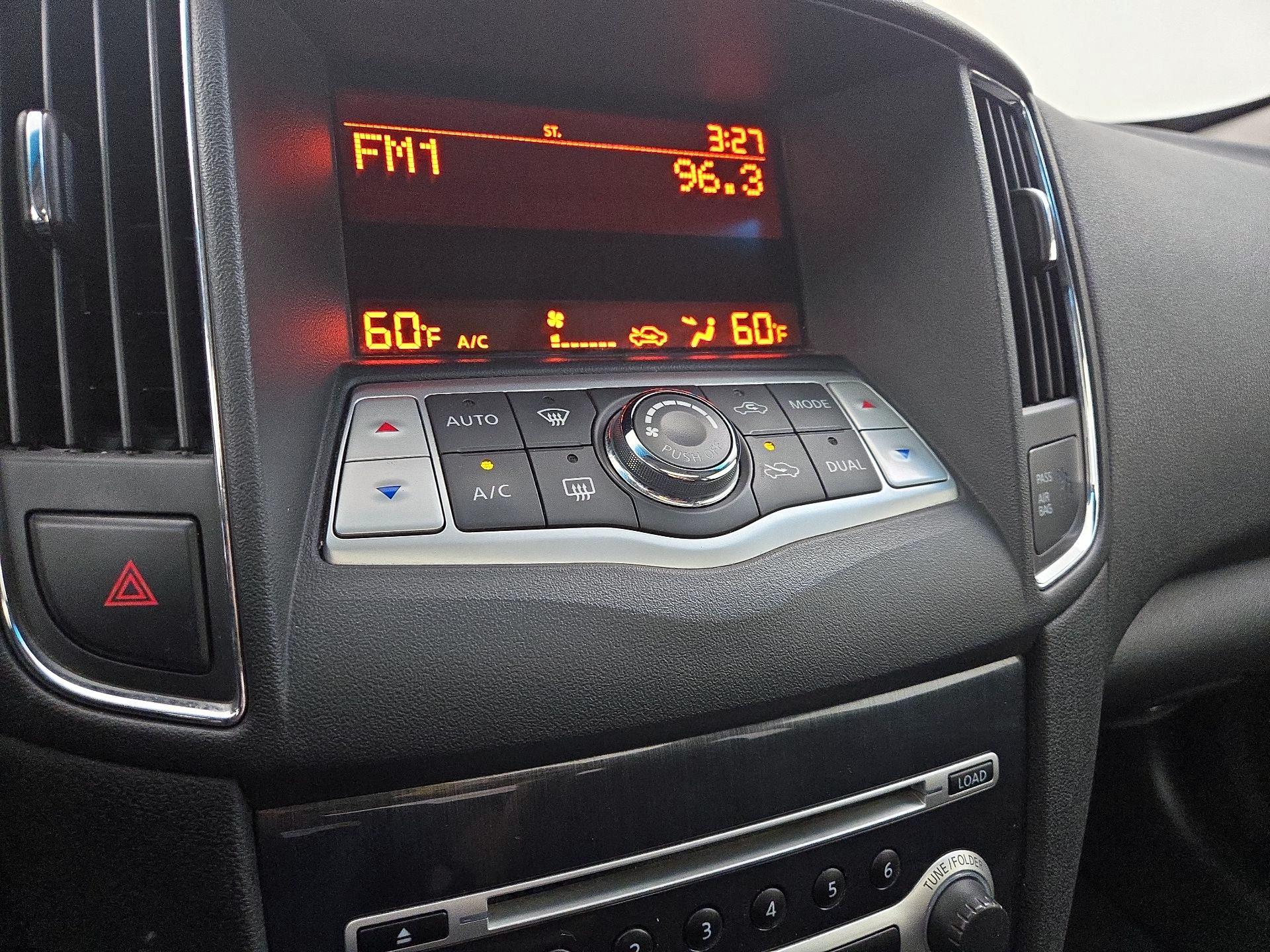 Thumbnail: 2014 Nissan Maxima - 15
