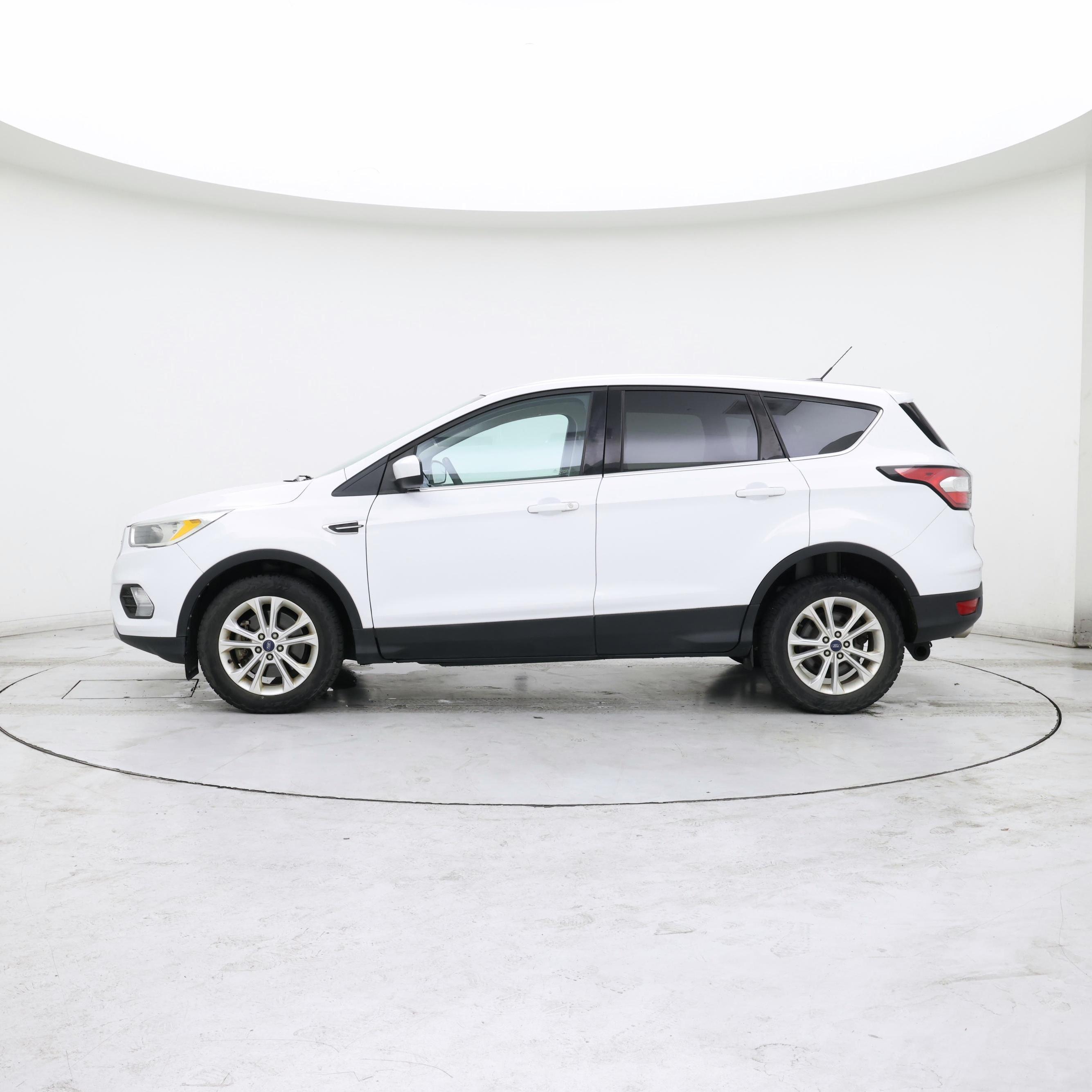Thumbnail: 2017 Ford Escape - 3