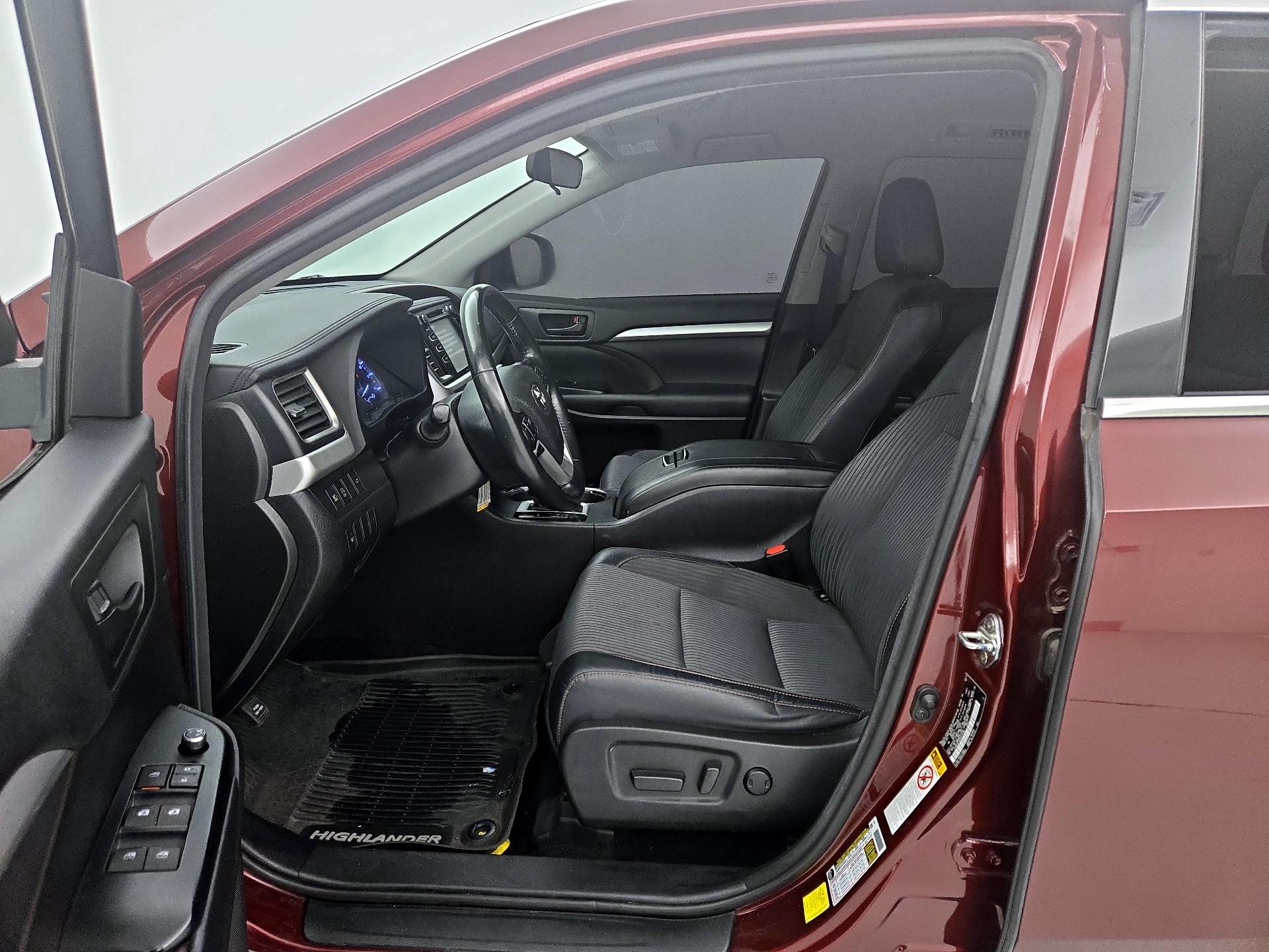 Thumbnail: 2017 Toyota Highlander - 11