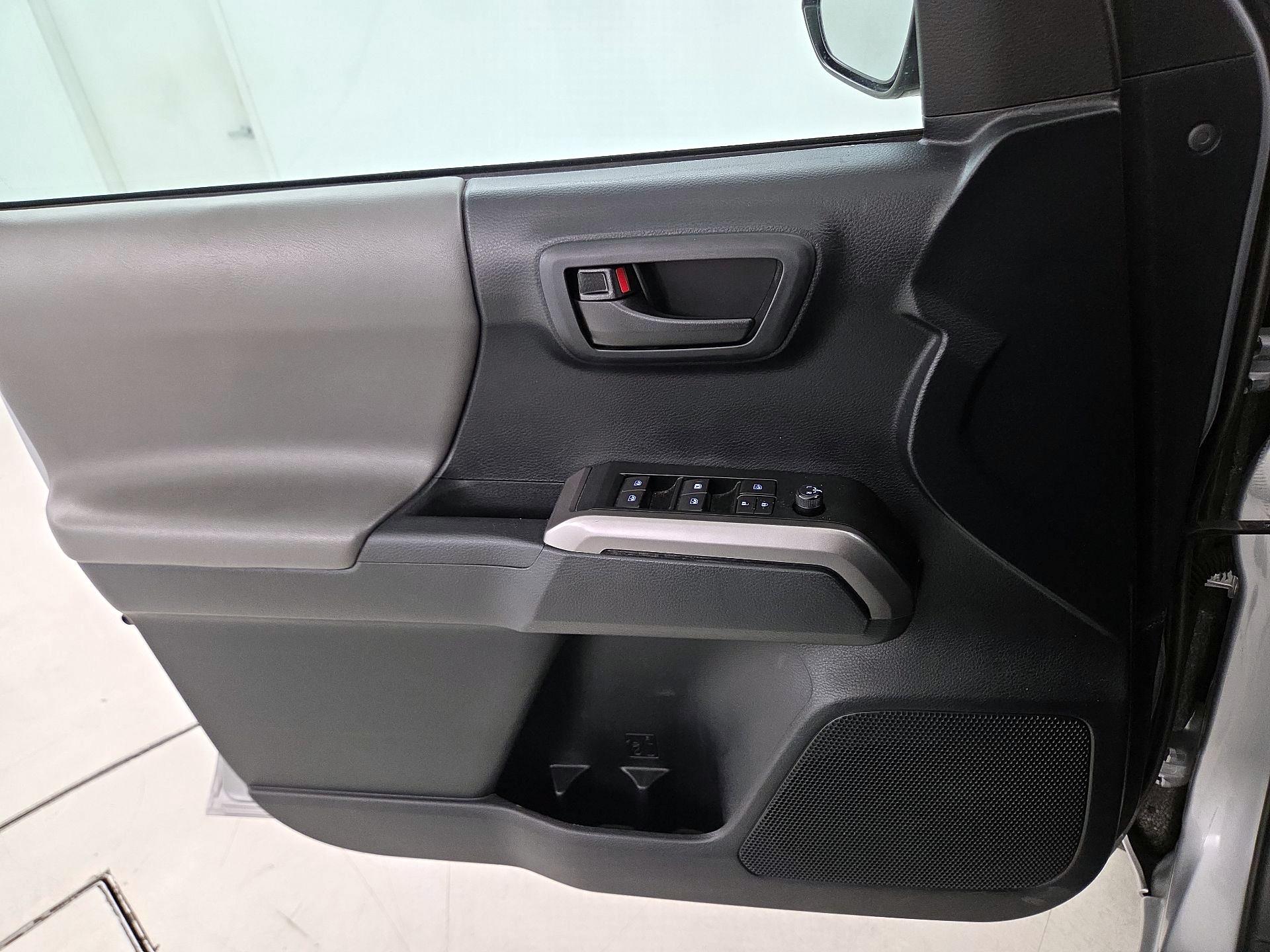 Thumbnail: 2019 Toyota Tacoma - 12