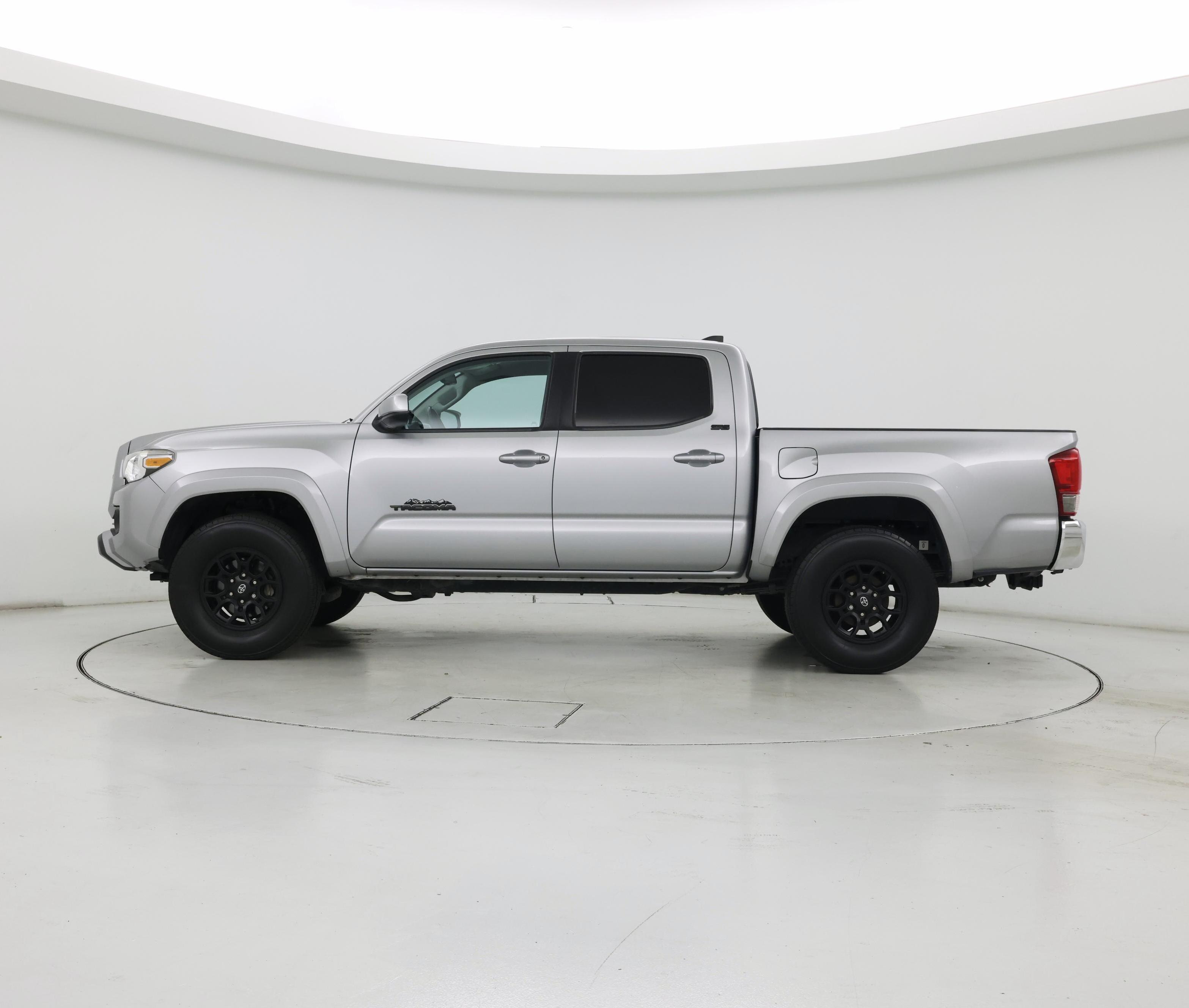 Thumbnail: 2019 Toyota Tacoma - 3