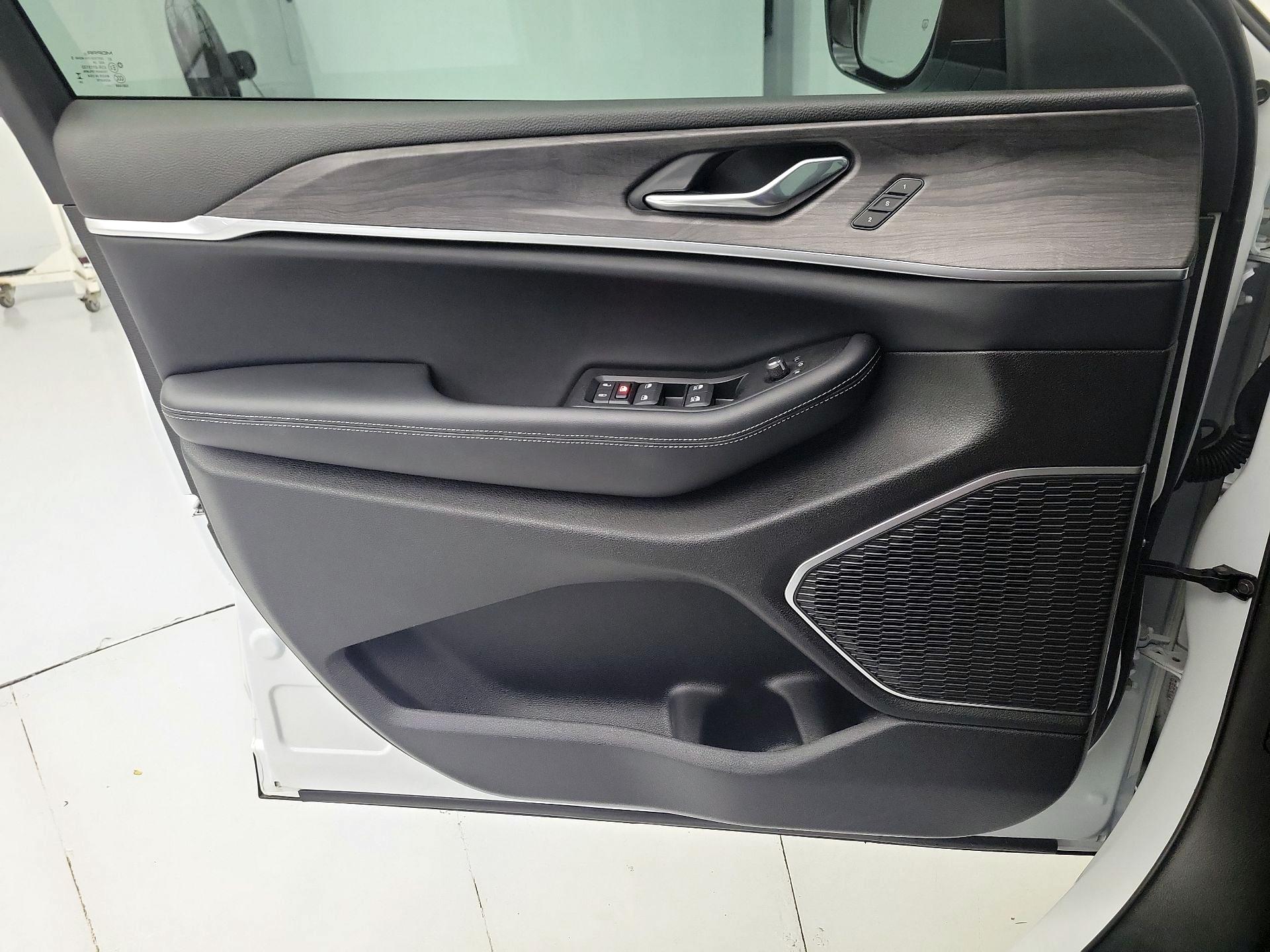 Thumbnail: 2025 Jeep Grand Cherokee - 12