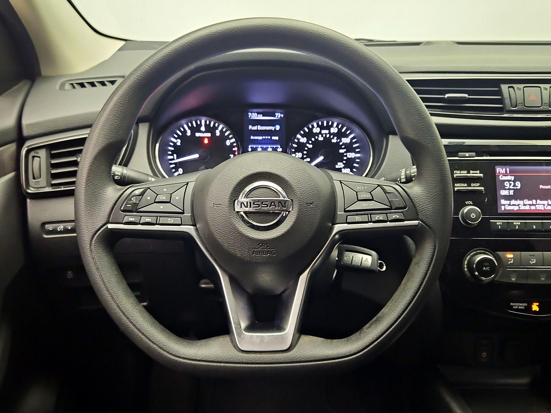 Thumbnail: 2018 Nissan Rogue Sport - 10