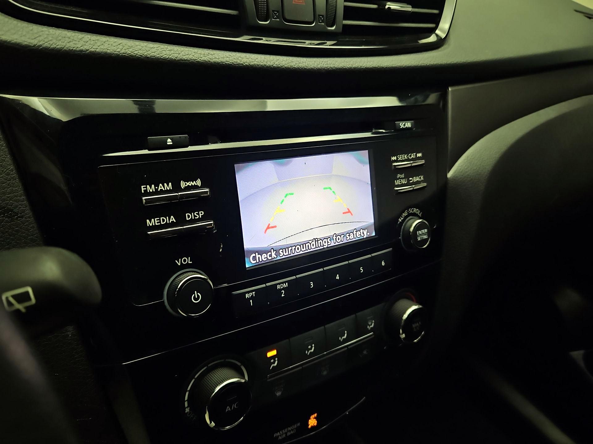 Thumbnail: 2018 Nissan Rogue Sport - 14