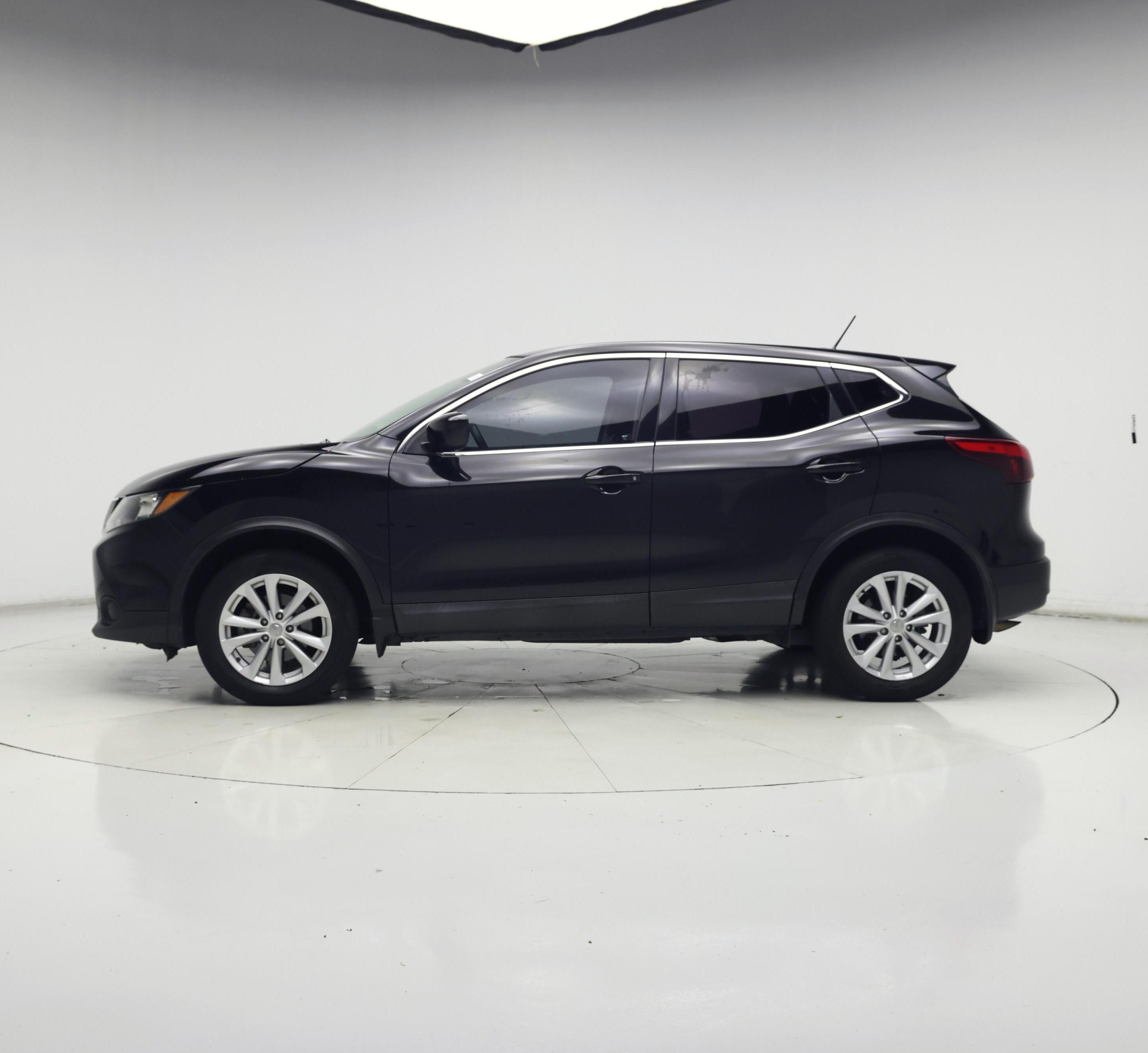 Thumbnail: 2018 Nissan Rogue Sport - 3